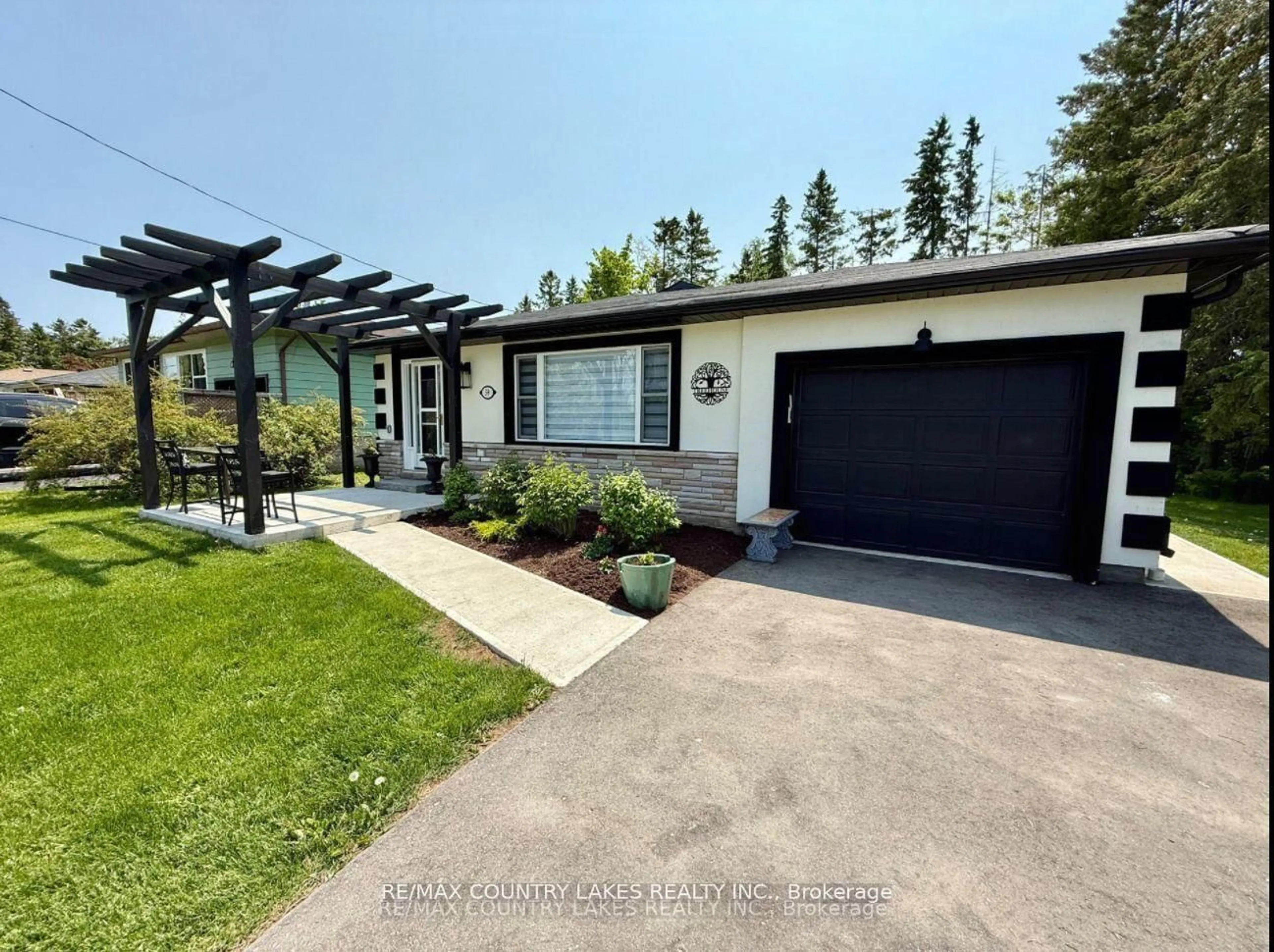 A pic from outside/outdoor area/front of a property/back of a property/a pic from drone, street for 59 Third St, Brock Ontario L0K 1A0