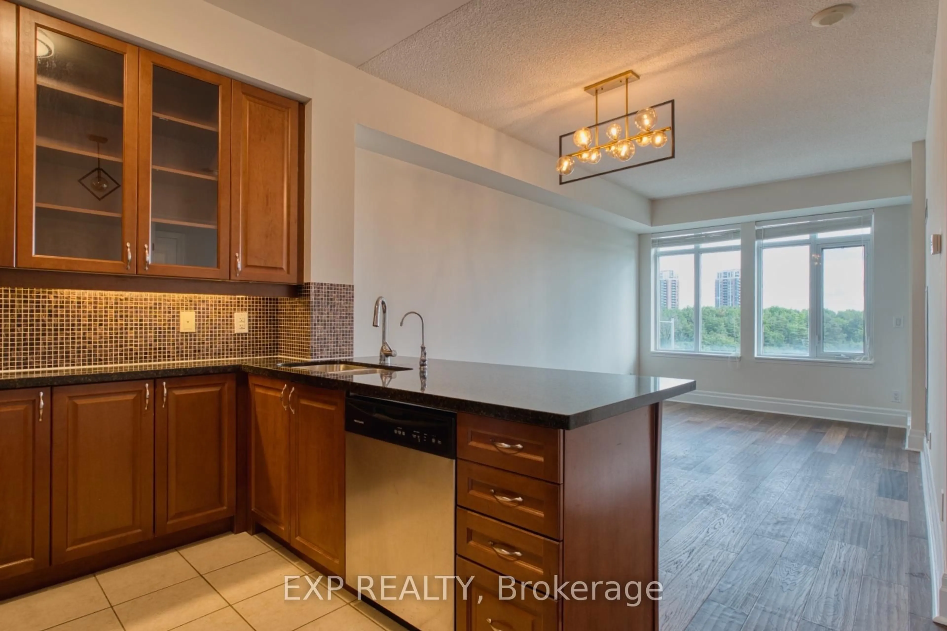 Unknown for 151 Upper Duke Cres #310, Markham Ontario L6G 0E1