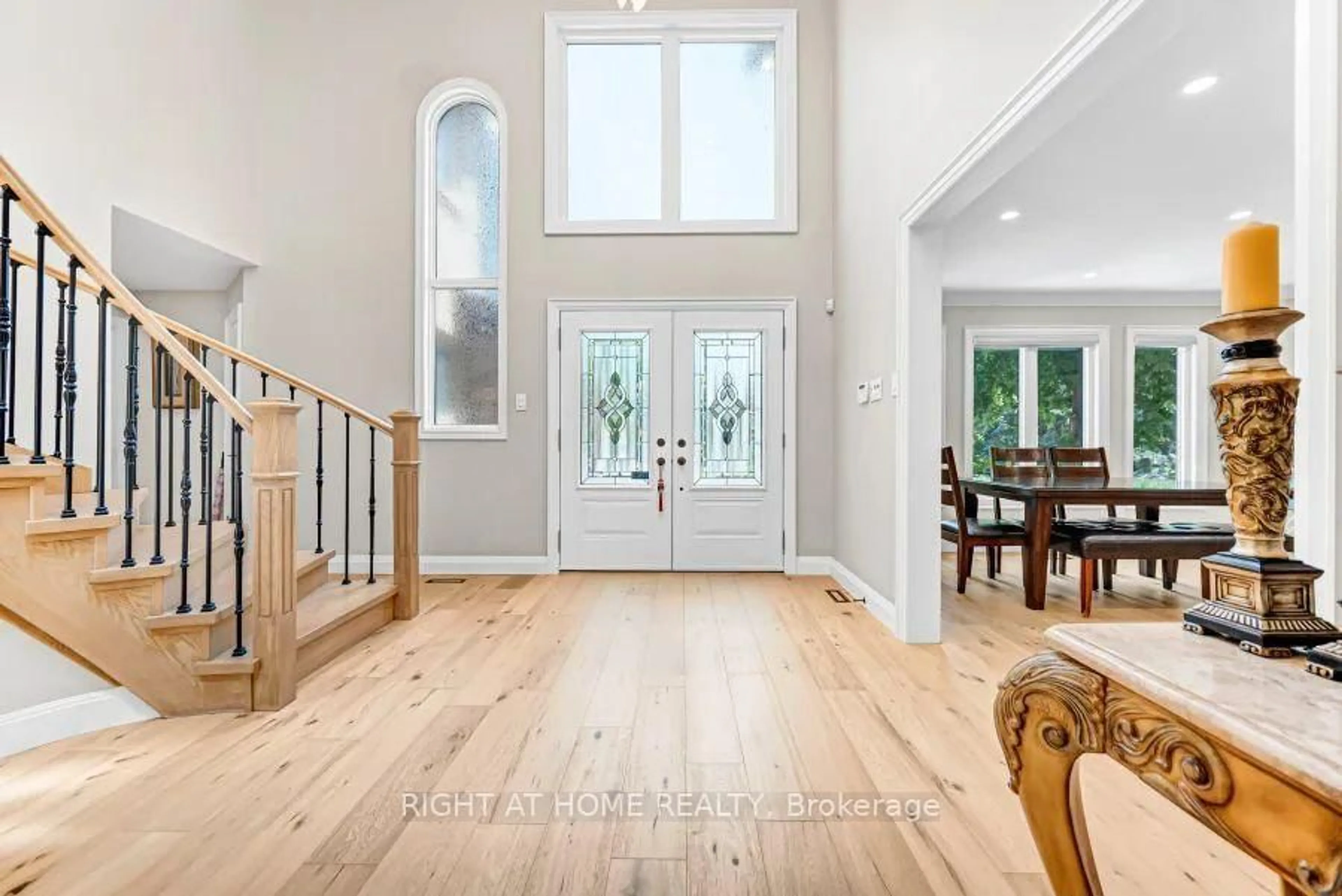 Indoor entryway for 35 Harmony Hill Cres, Richmond Hill Ontario L4C 8Z2