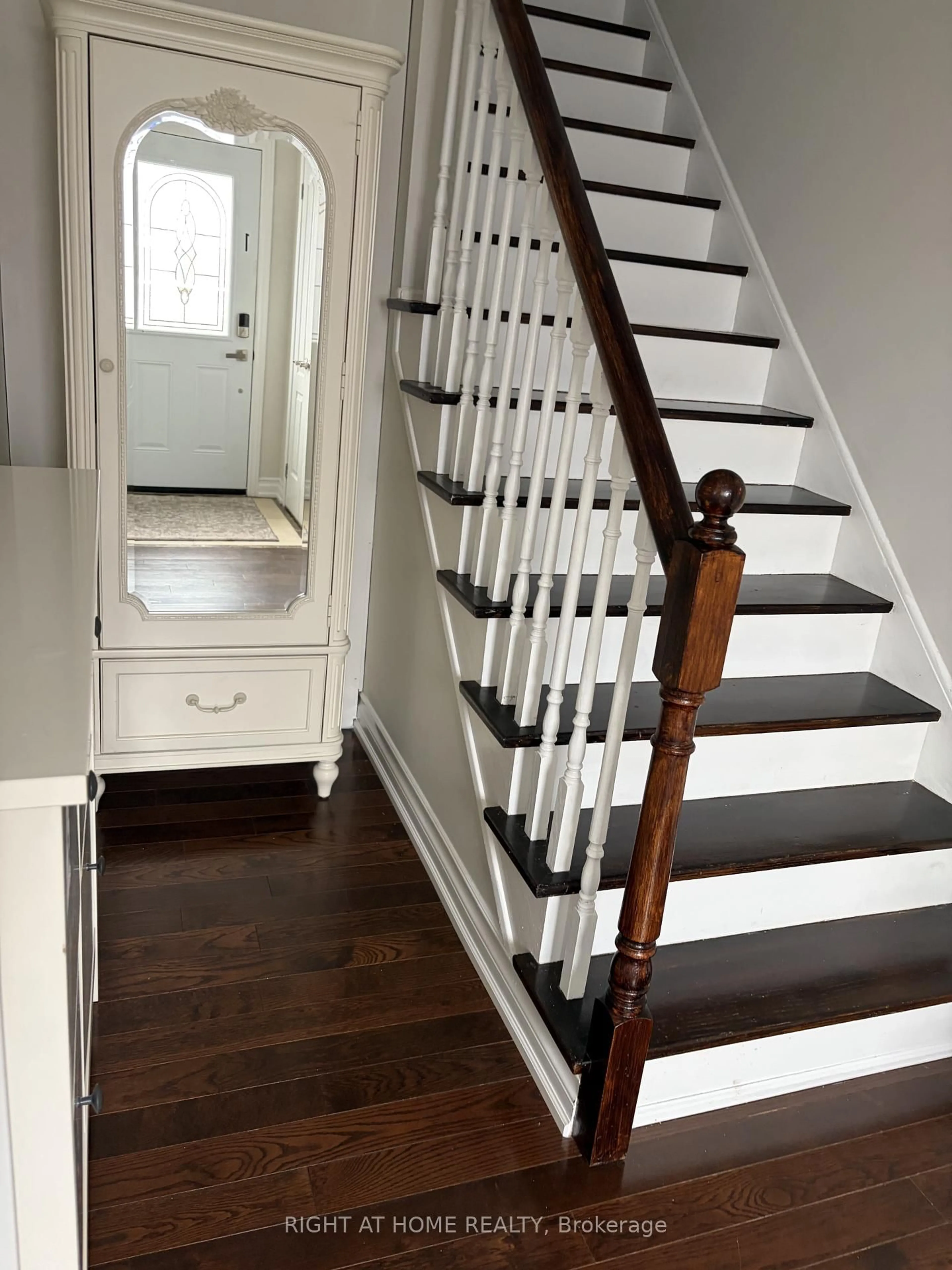 Stairs for 56 Penwick Cres, Richmond Hill Ontario L4C 5B4
