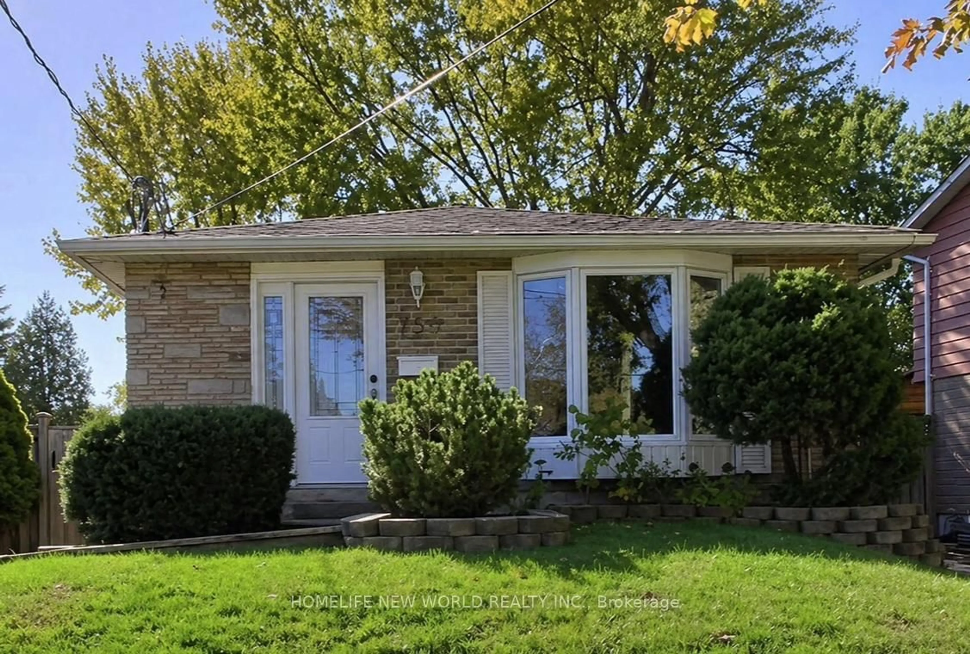 Home with brick exterior material, street for 756 Elgin St, Newmarket Ontario L3Y 3B8