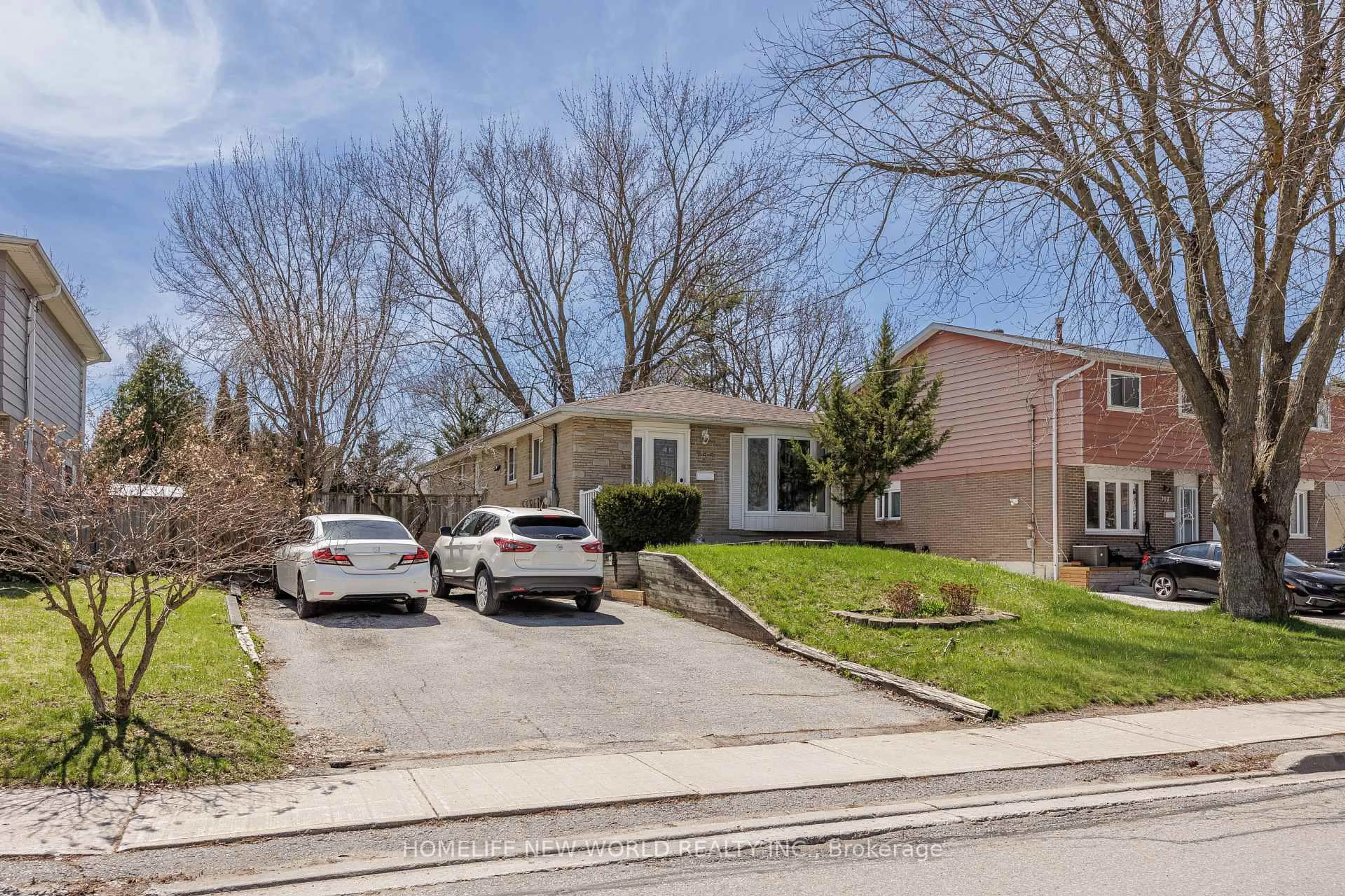 Home with brick exterior material, street for 756 Elgin St, Newmarket Ontario L3Y 3B8