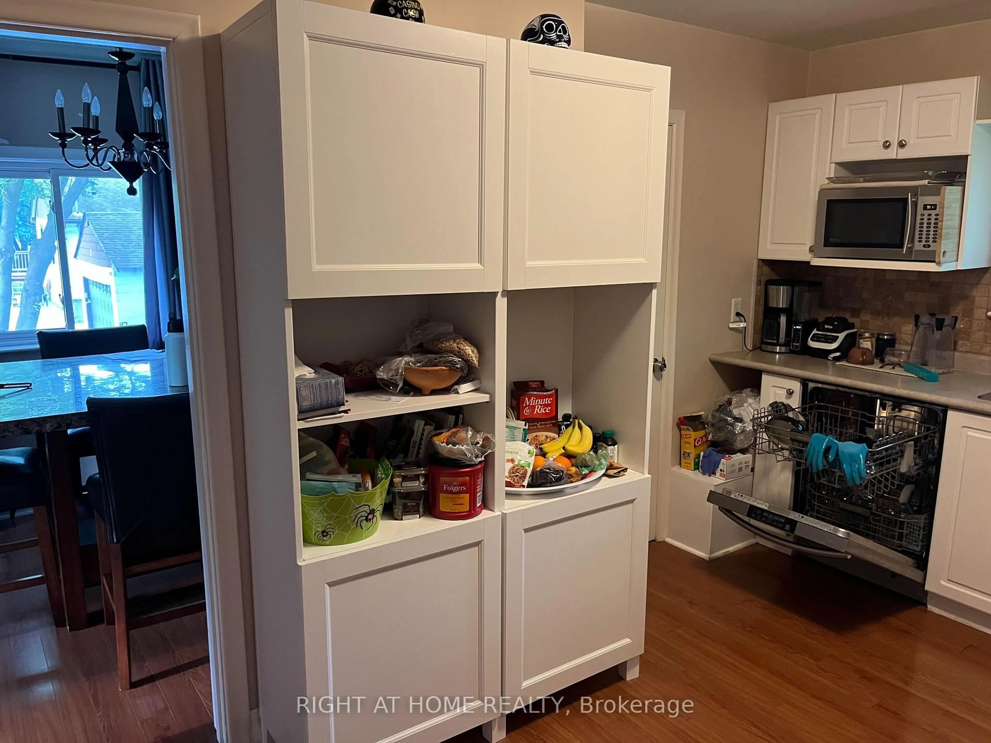 Standard kitchen, unknown for 4 Wendy Way, Richmond Hill Ontario L4E 2V6