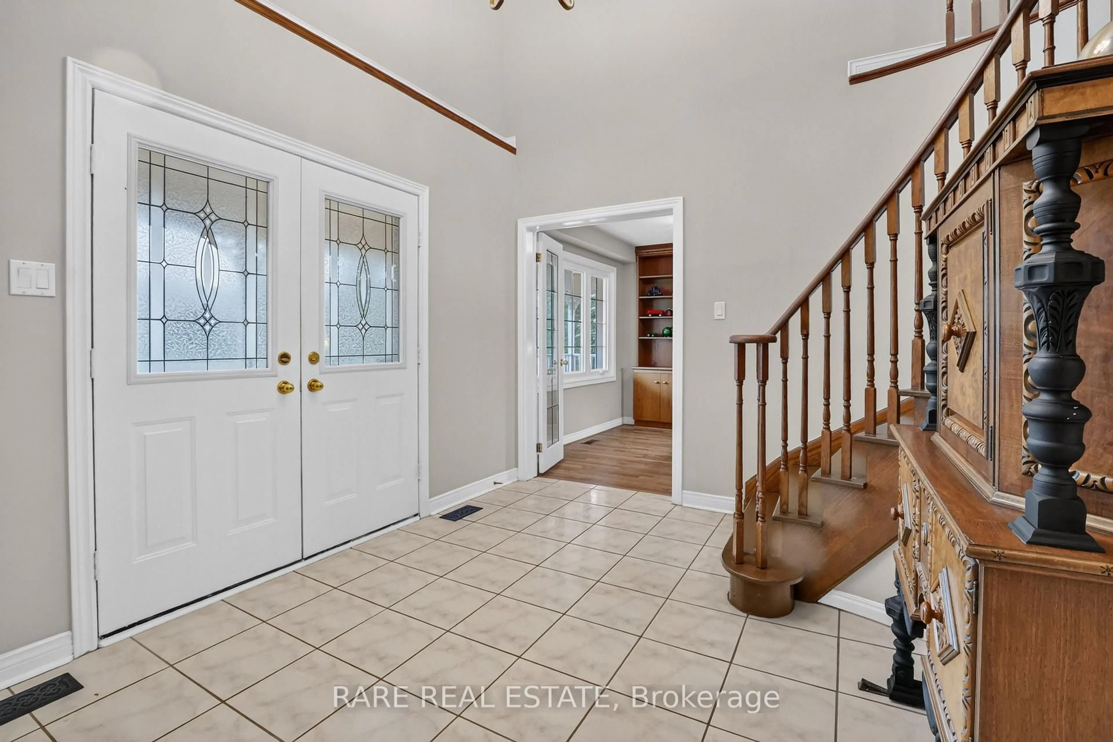 Indoor entryway for 34 Pineview Tr, Essa Ontario L0M 1T0