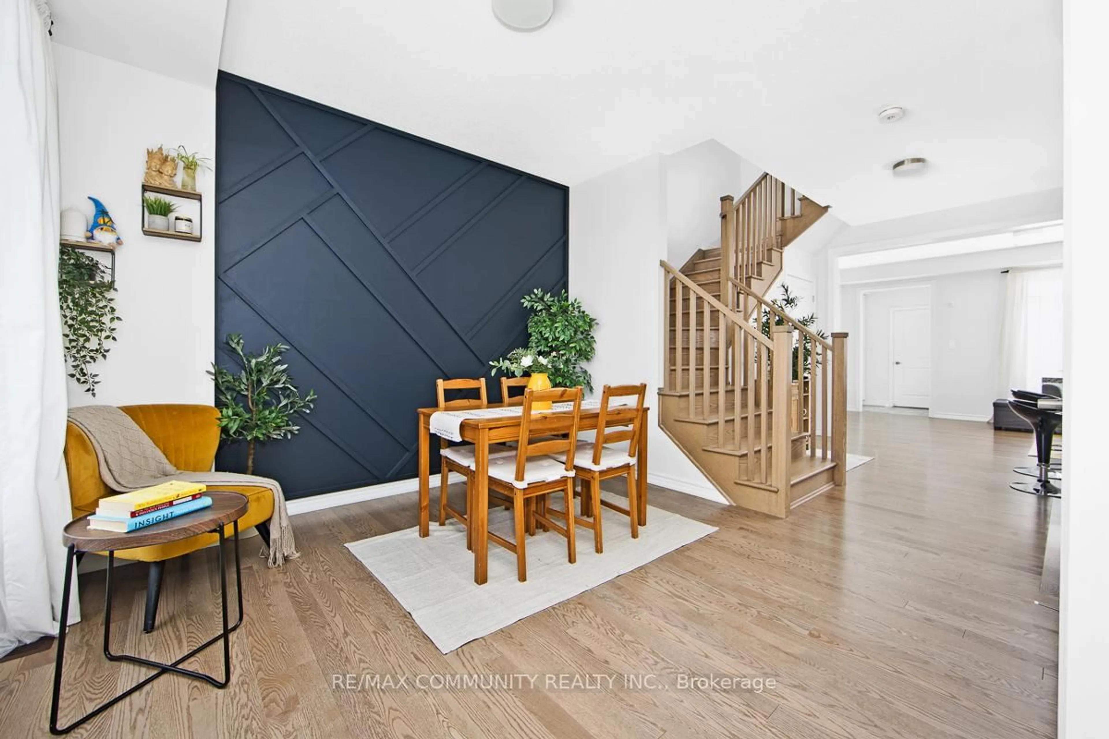 Indoor entryway for 10243 Huntington Rd, Vaughan Ontario L4H 5J4