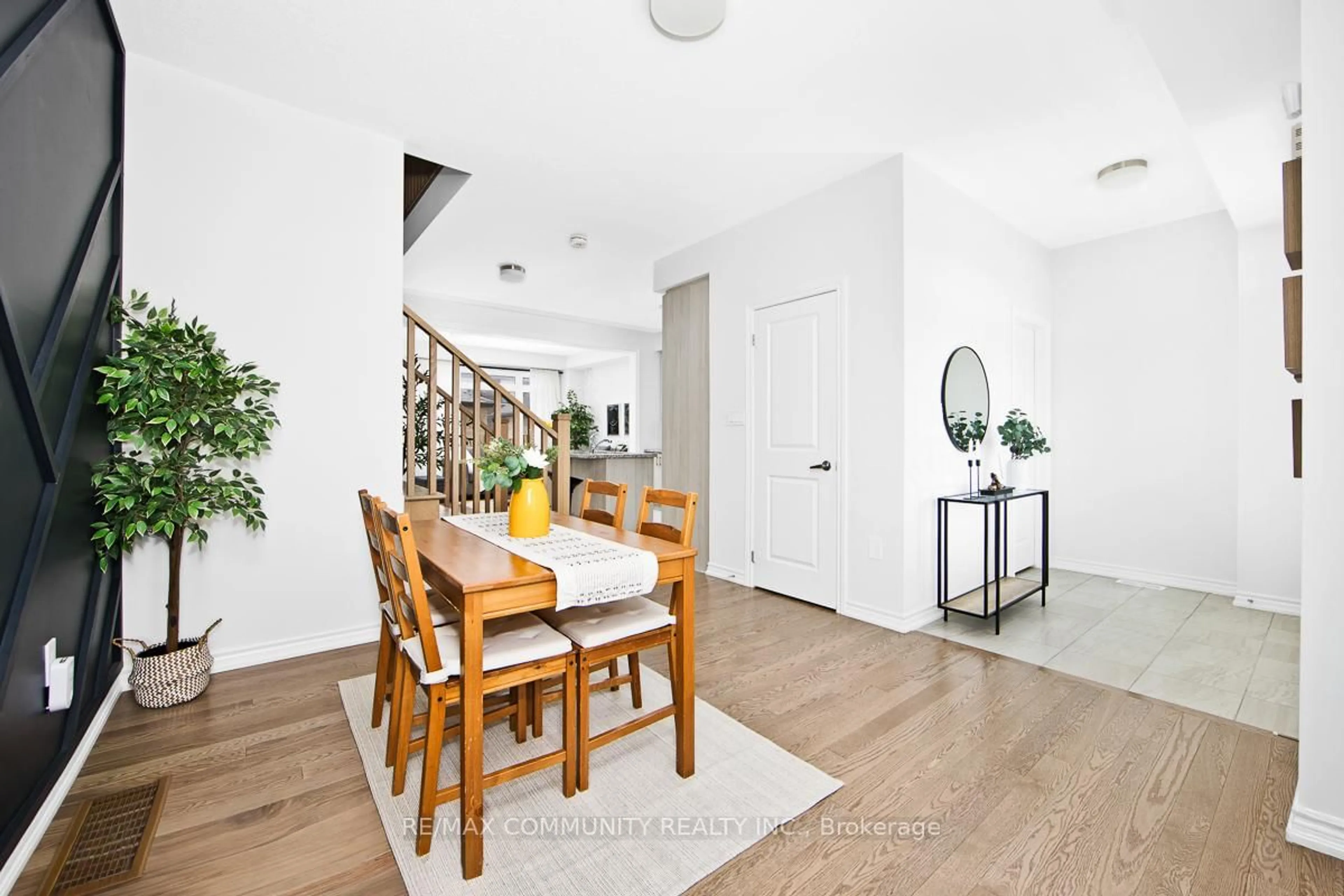 Dining room, unknown for 10243 Huntington Rd, Vaughan Ontario L4H 5J4