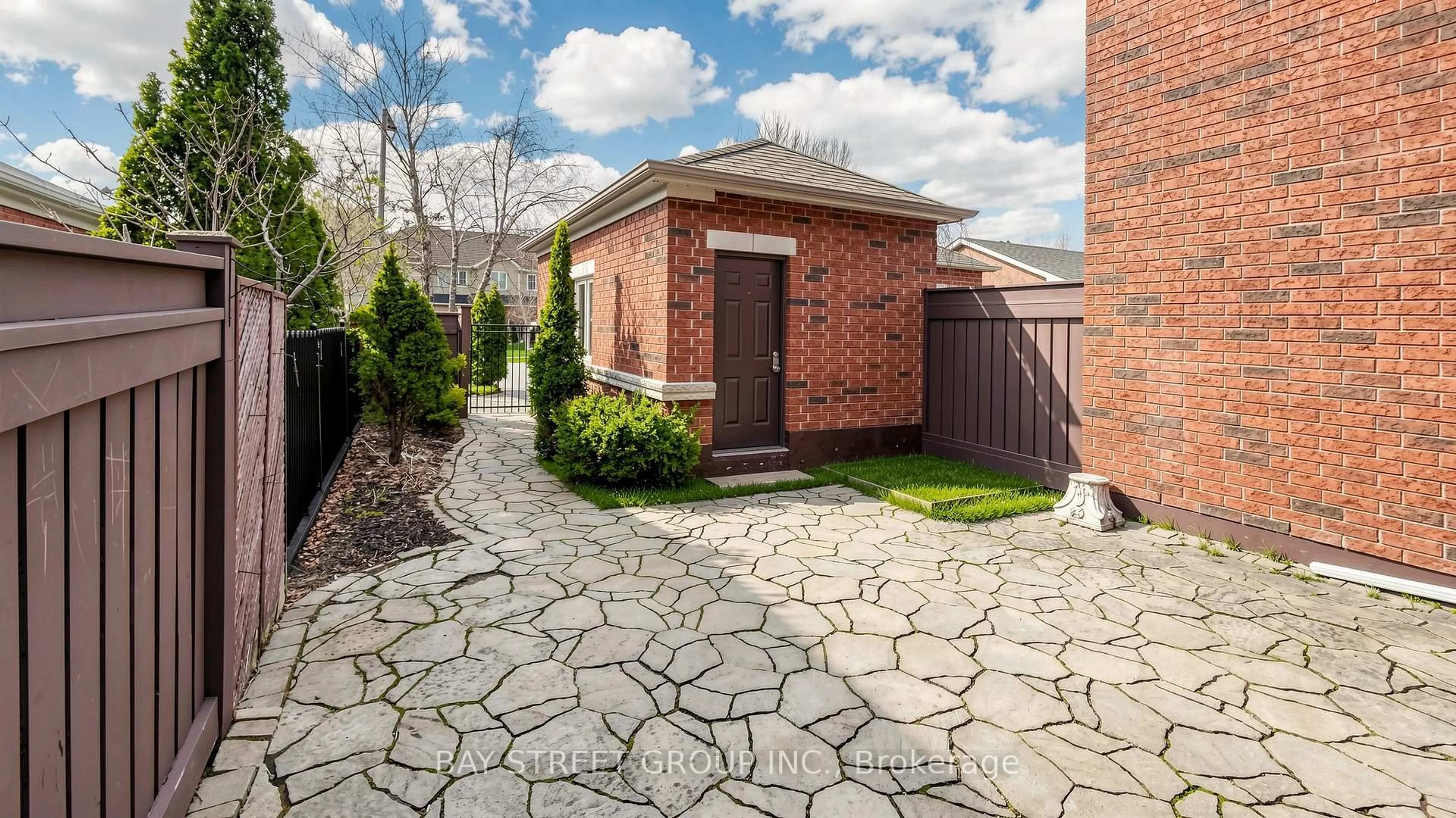 Patio, street for 97 Zokol Dr, Aurora Ontario L4G 0B9