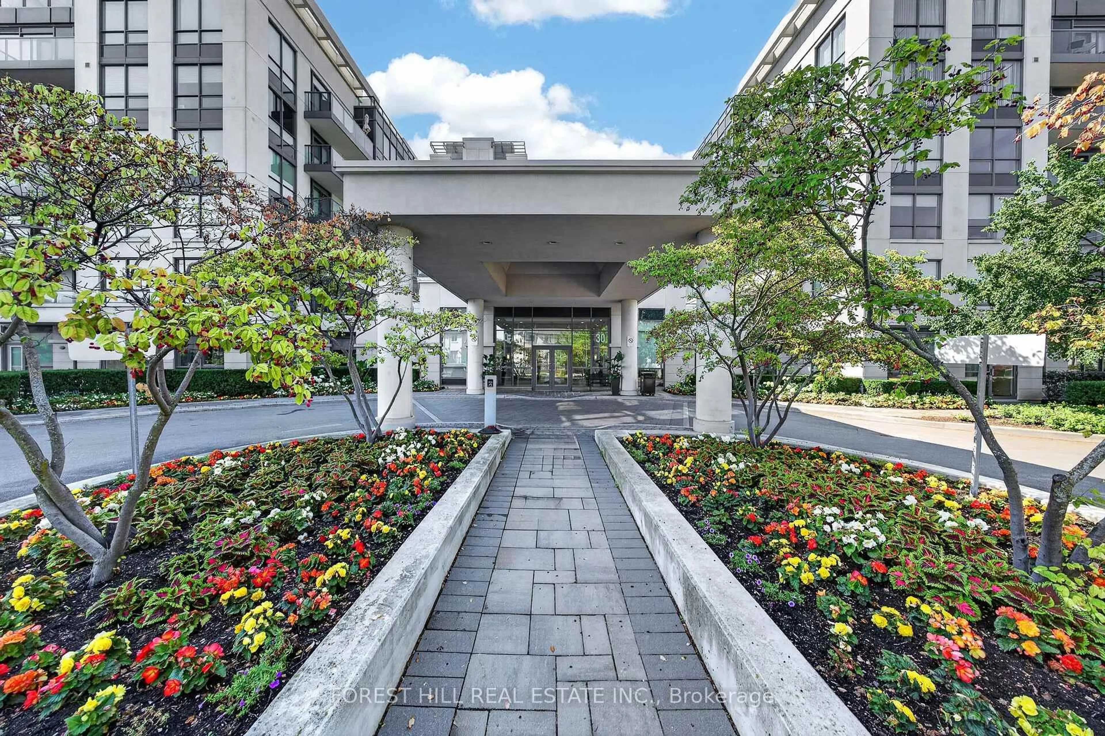 Patio, street for 20 North Park Rd #514, Vaughan Ontario L4J 0G7