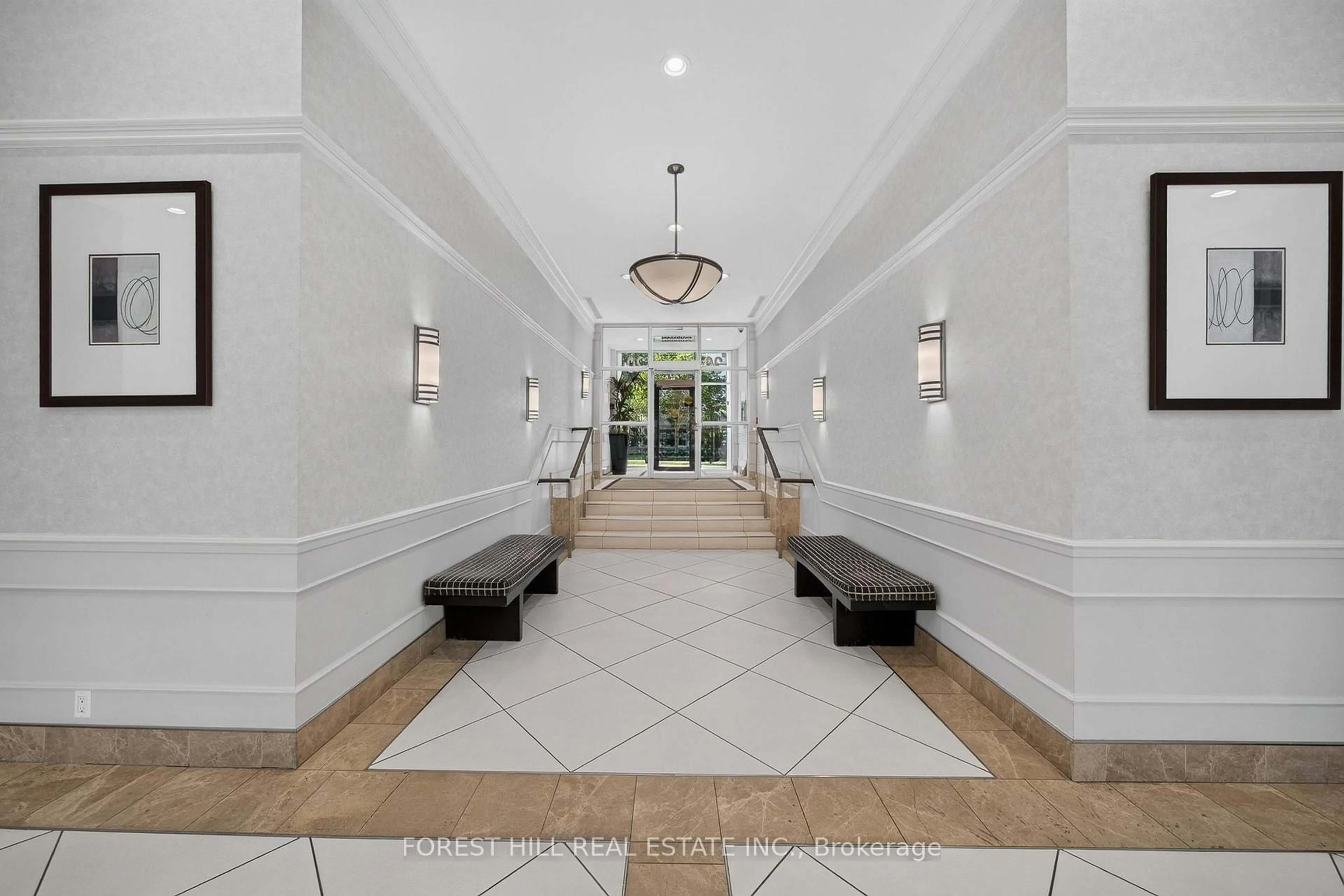 Indoor foyer for 20 North Park Rd #514, Vaughan Ontario L4J 0G7