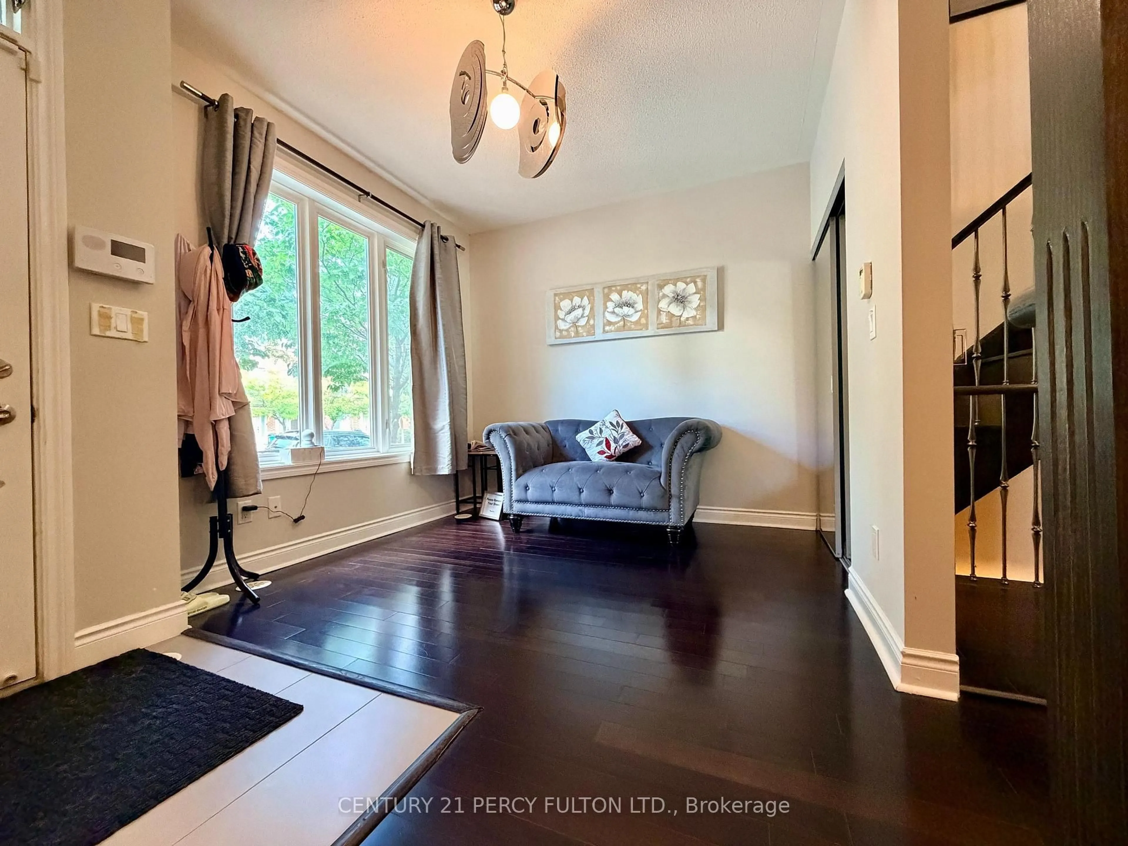 Indoor entryway for 225 South Park Rd #TH6, Markham Ontario L3T 0B6