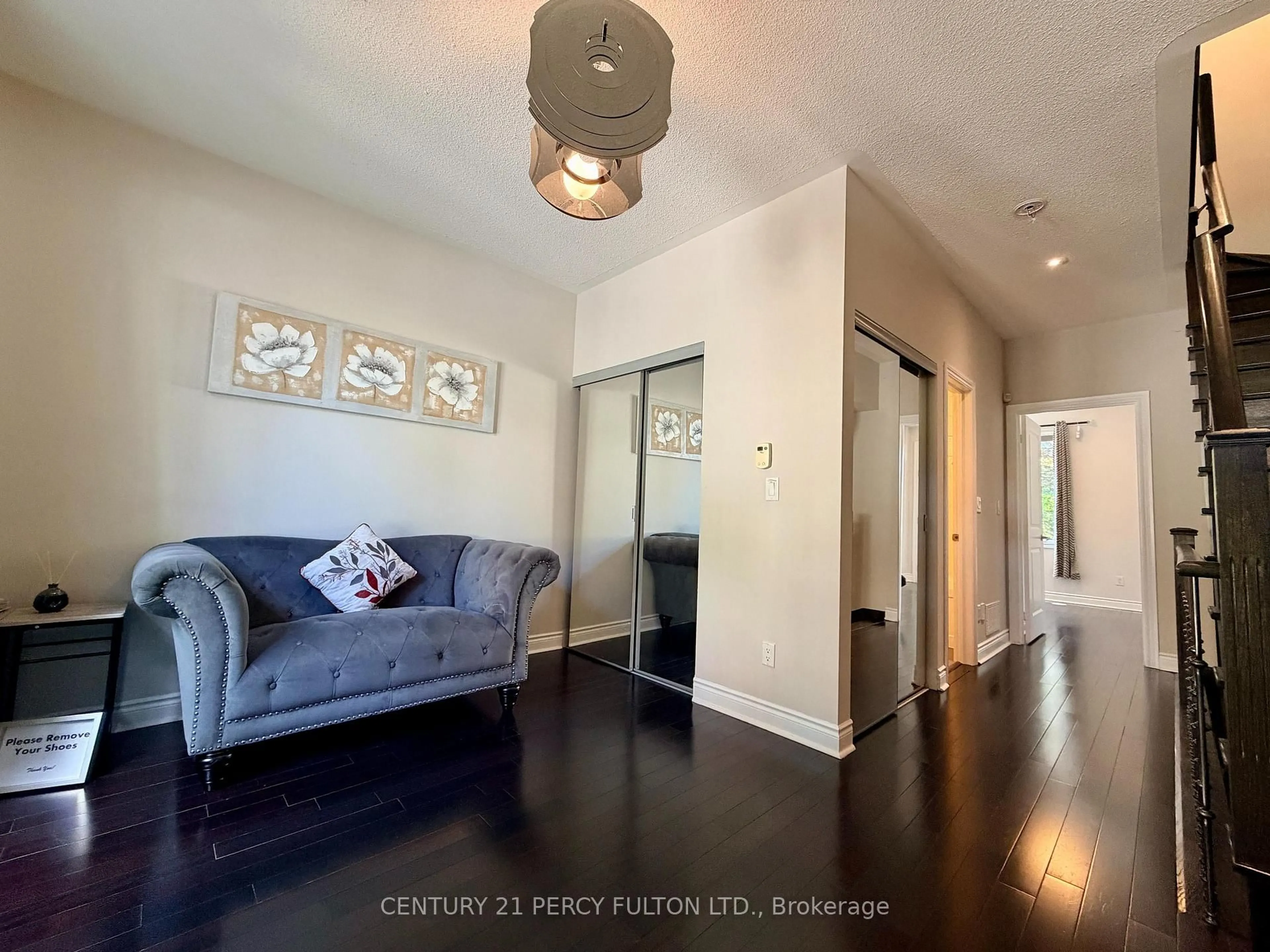 Indoor entryway for 225 South Park Rd #TH6, Markham Ontario L3T 0B6