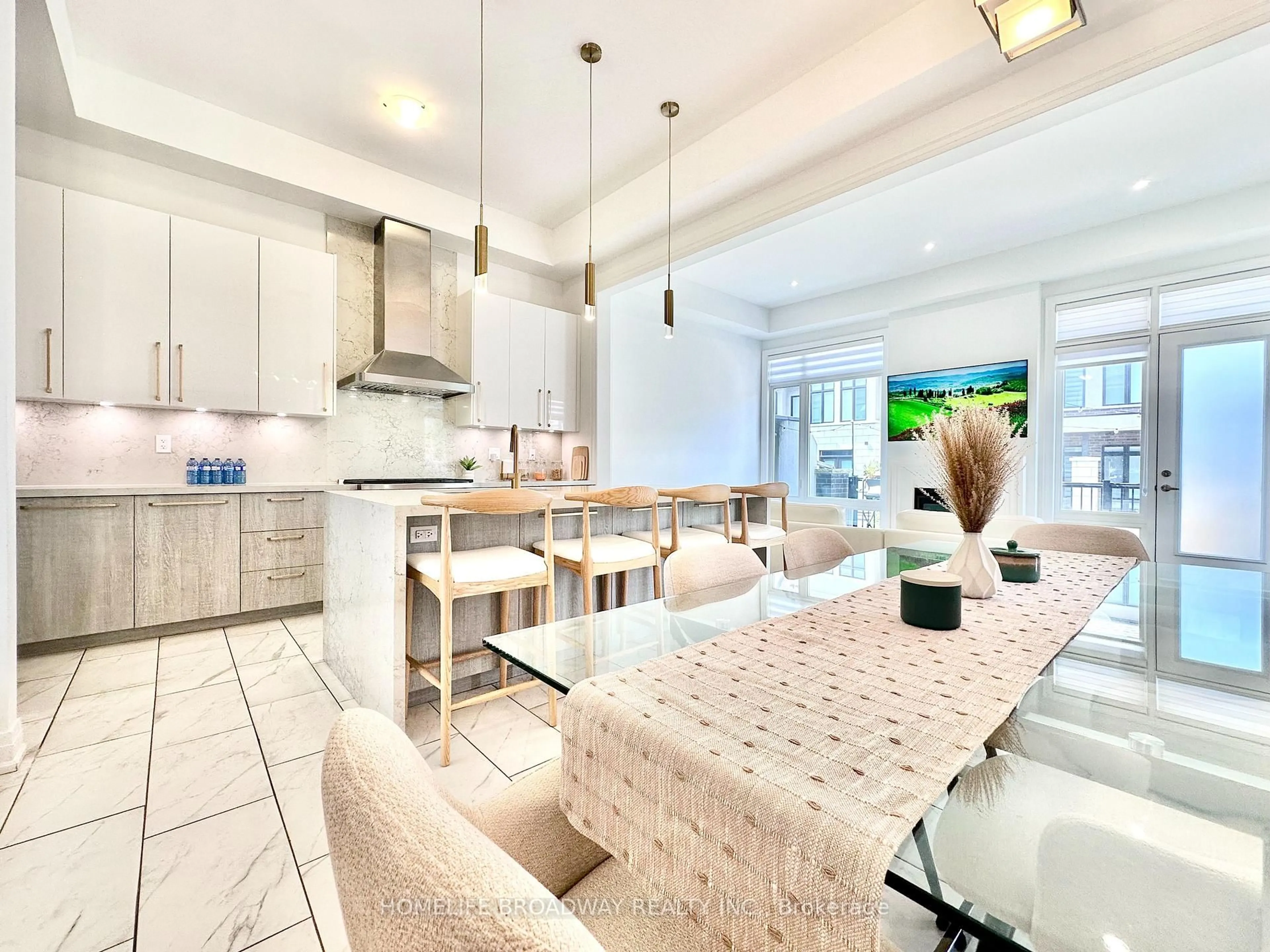 Open concept kitchen, ceramic/tile floor for 300 King Rd, Richmond Hill Ontario L4E 1H4