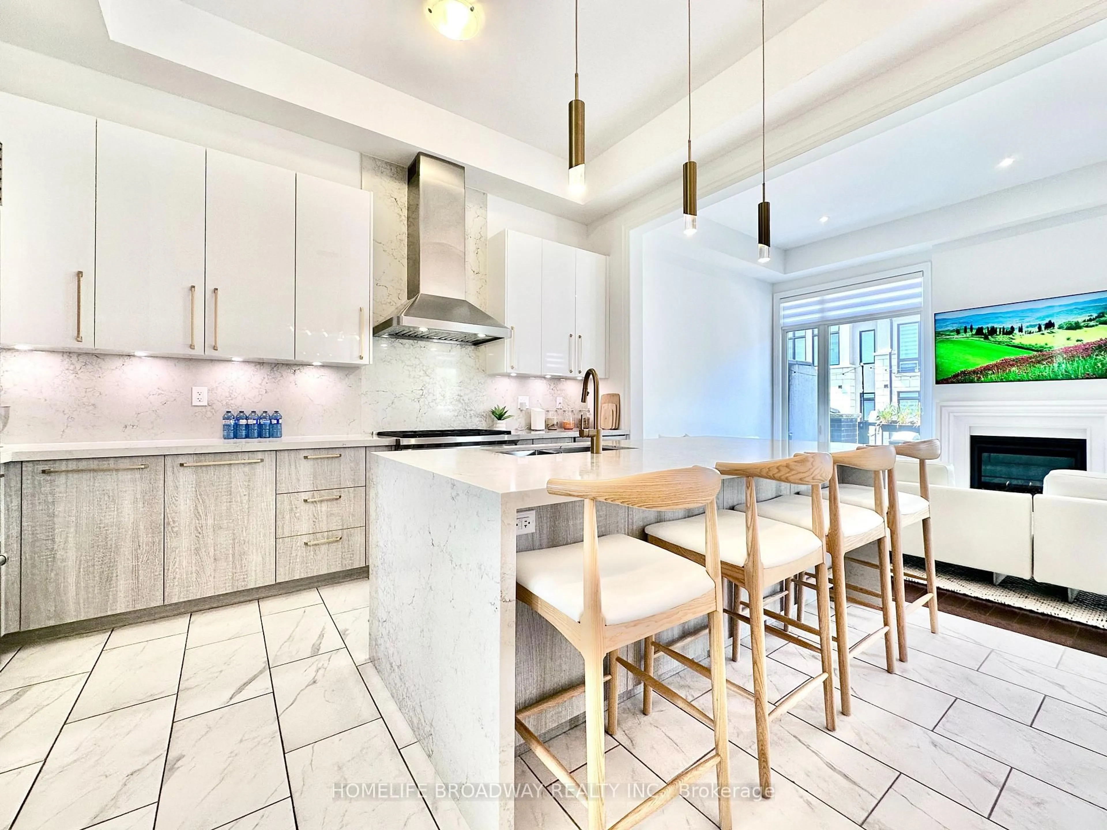 Contemporary kitchen, ceramic/tile floor for 300 King Rd, Richmond Hill Ontario L4E 1H4