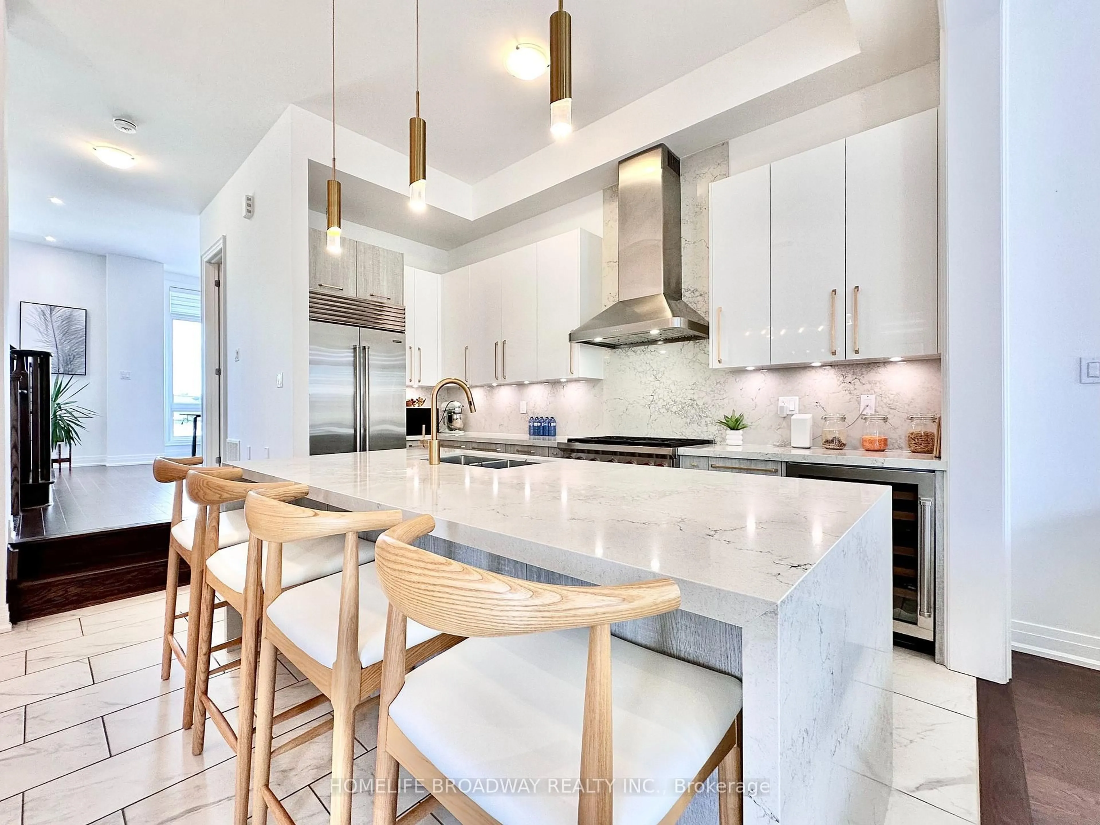 Contemporary kitchen, ceramic/tile floor for 300 King Rd, Richmond Hill Ontario L4E 1H4