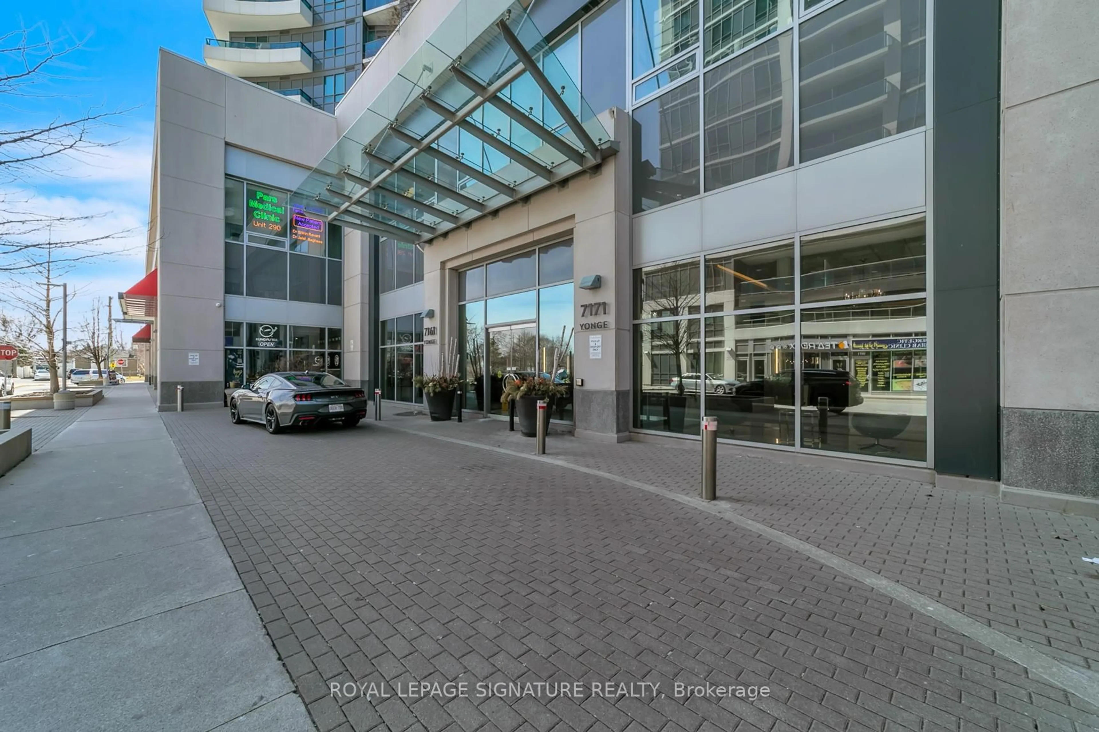 Indoor foyer for 7161 Yonge St #LPH316, Markham Ontario L3T 0C8