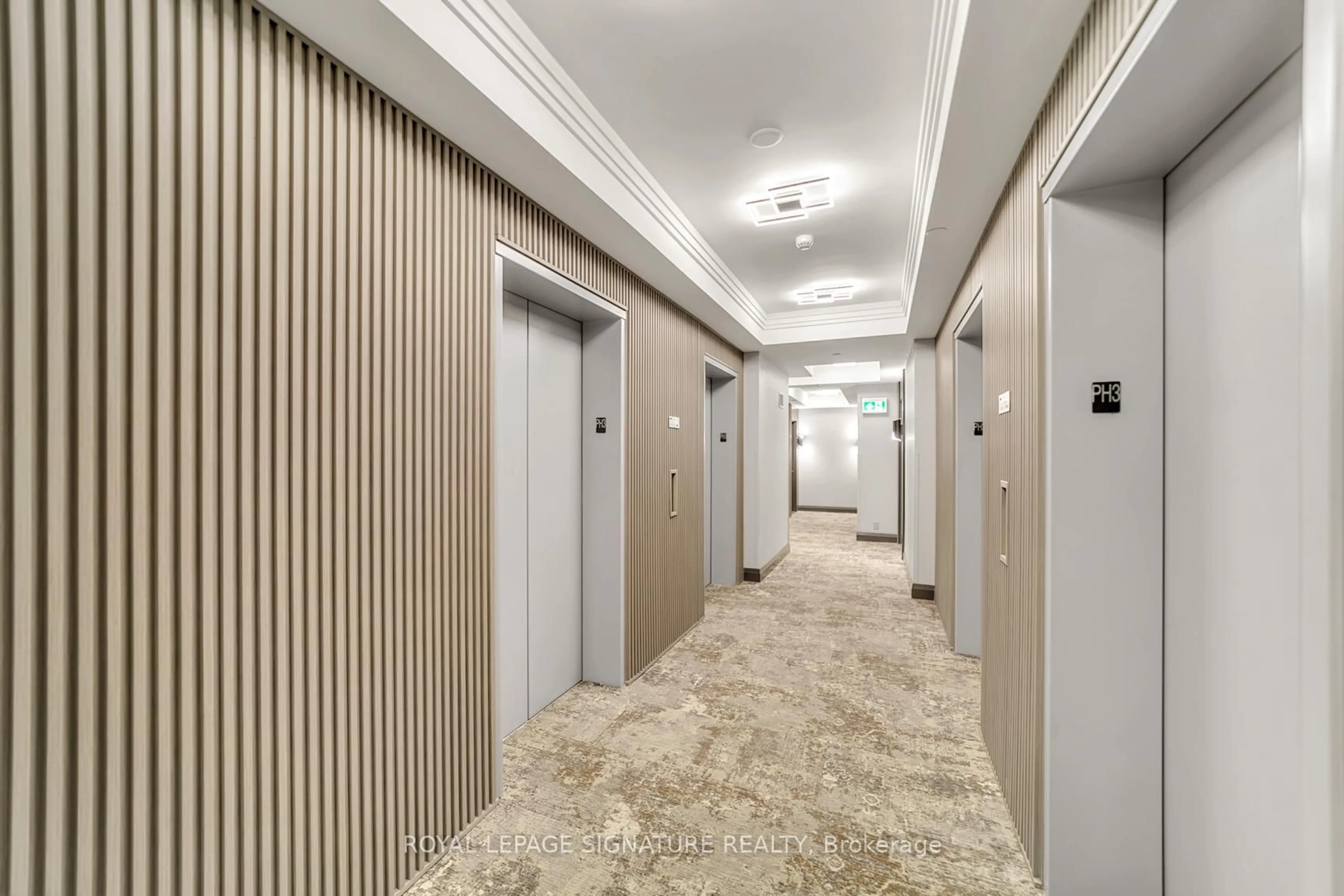 Indoor foyer for 7161 Yonge St #LPH316, Markham Ontario L3T 0C8