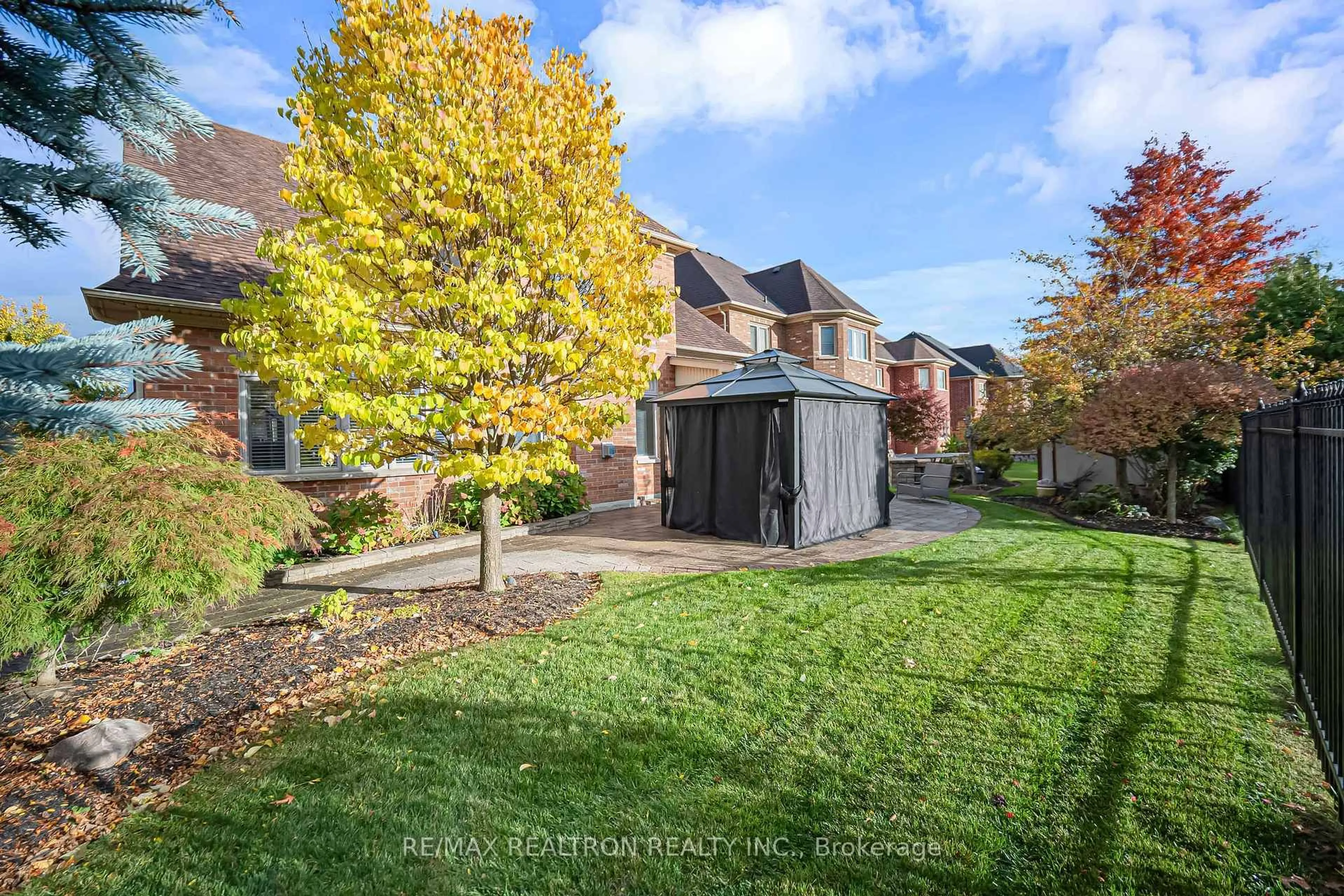 Patio, unknown for 71 Glengordon Cres, Markham Ontario L6C 0K1