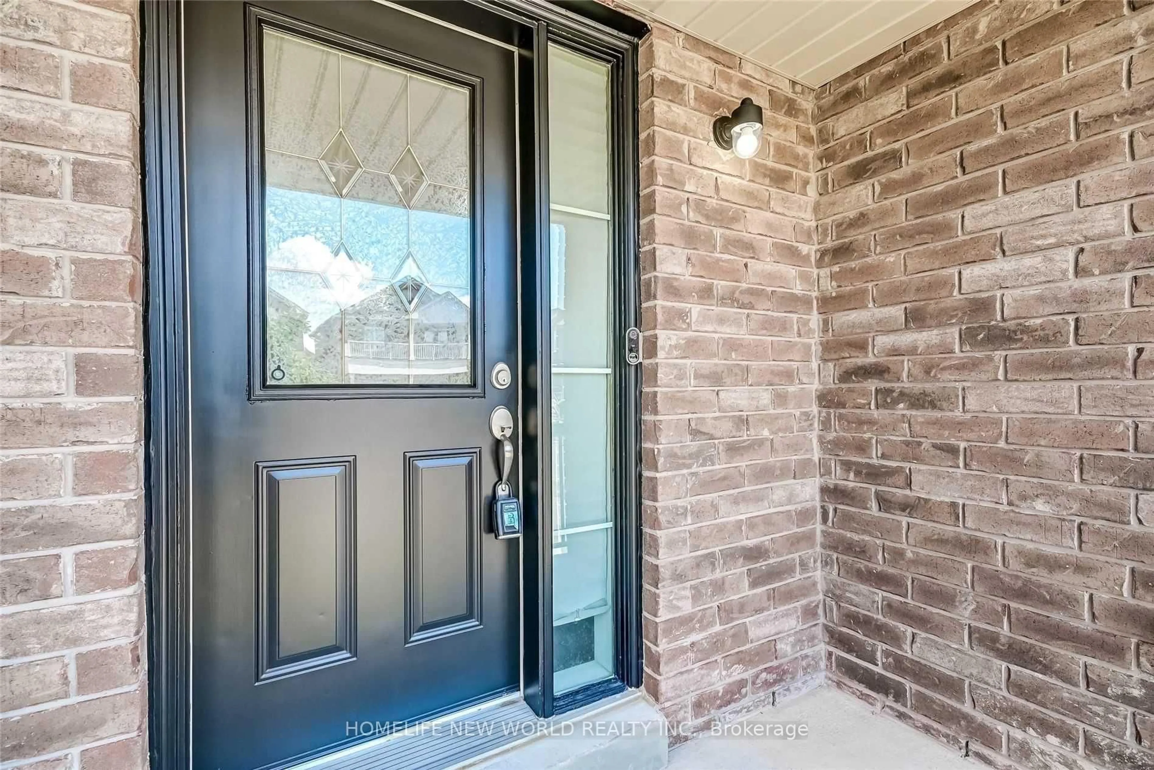 Indoor entryway for 47 Naylor Dr, Bradford West Gwillimbury Ontario L3Z 0J8