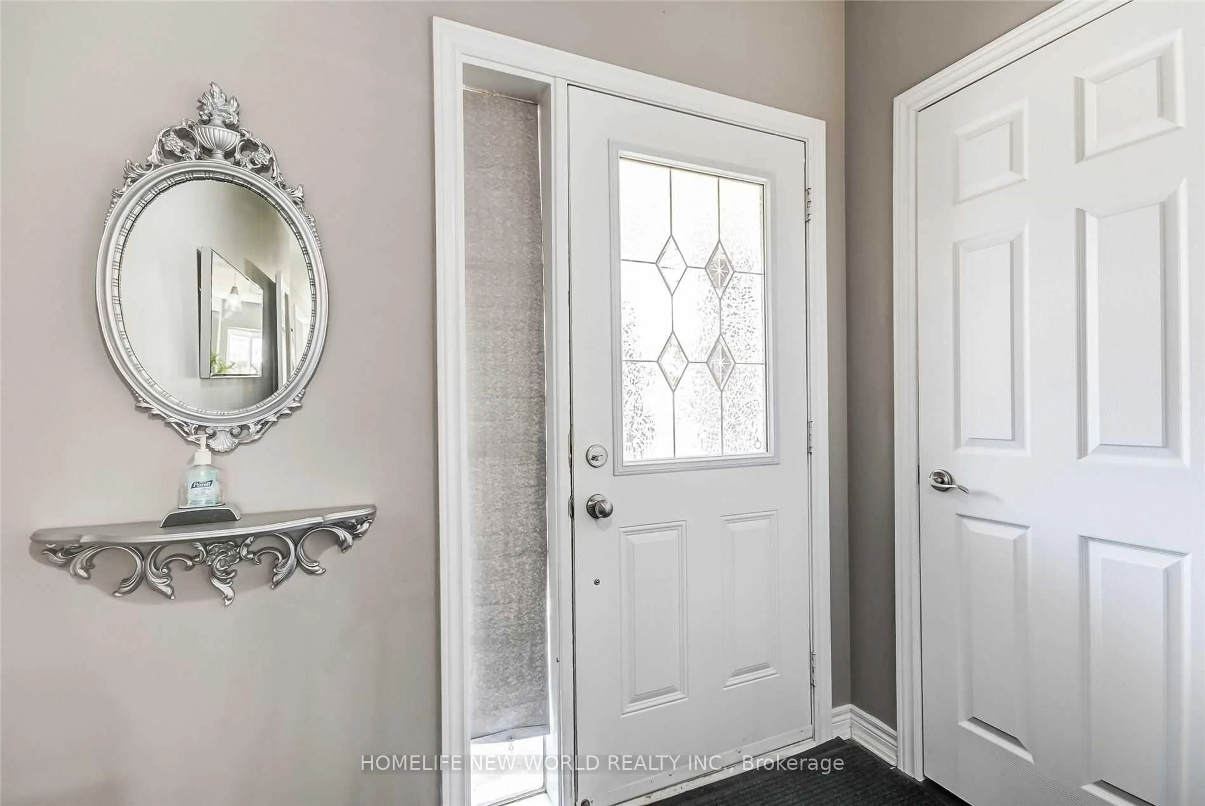 Indoor entryway for 47 Naylor Dr, Bradford West Gwillimbury Ontario L3Z 0J8
