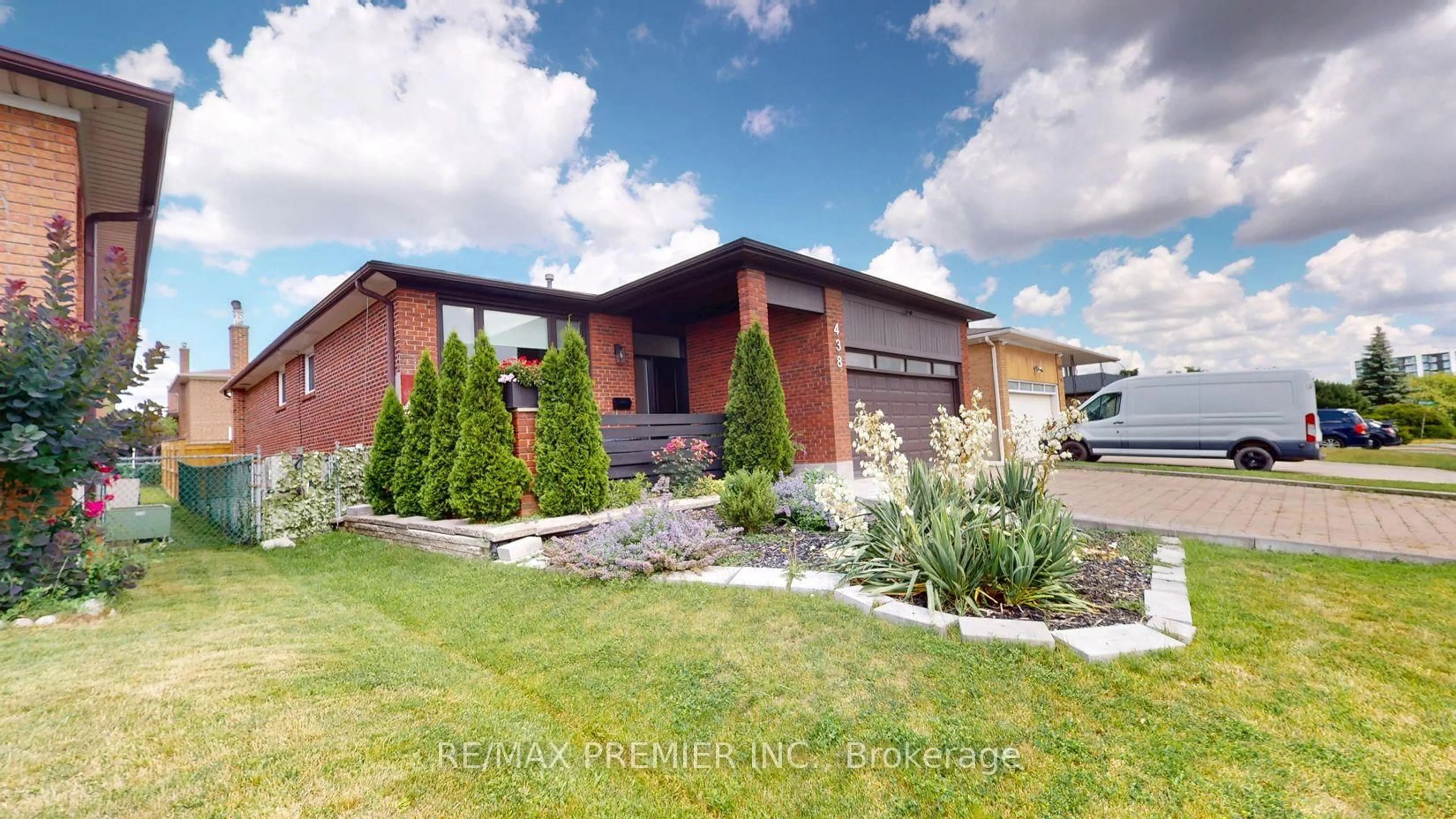 Home with brick exterior material, street for 438 Woodbridge Ave, Vaughan Ontario L4L 2T4