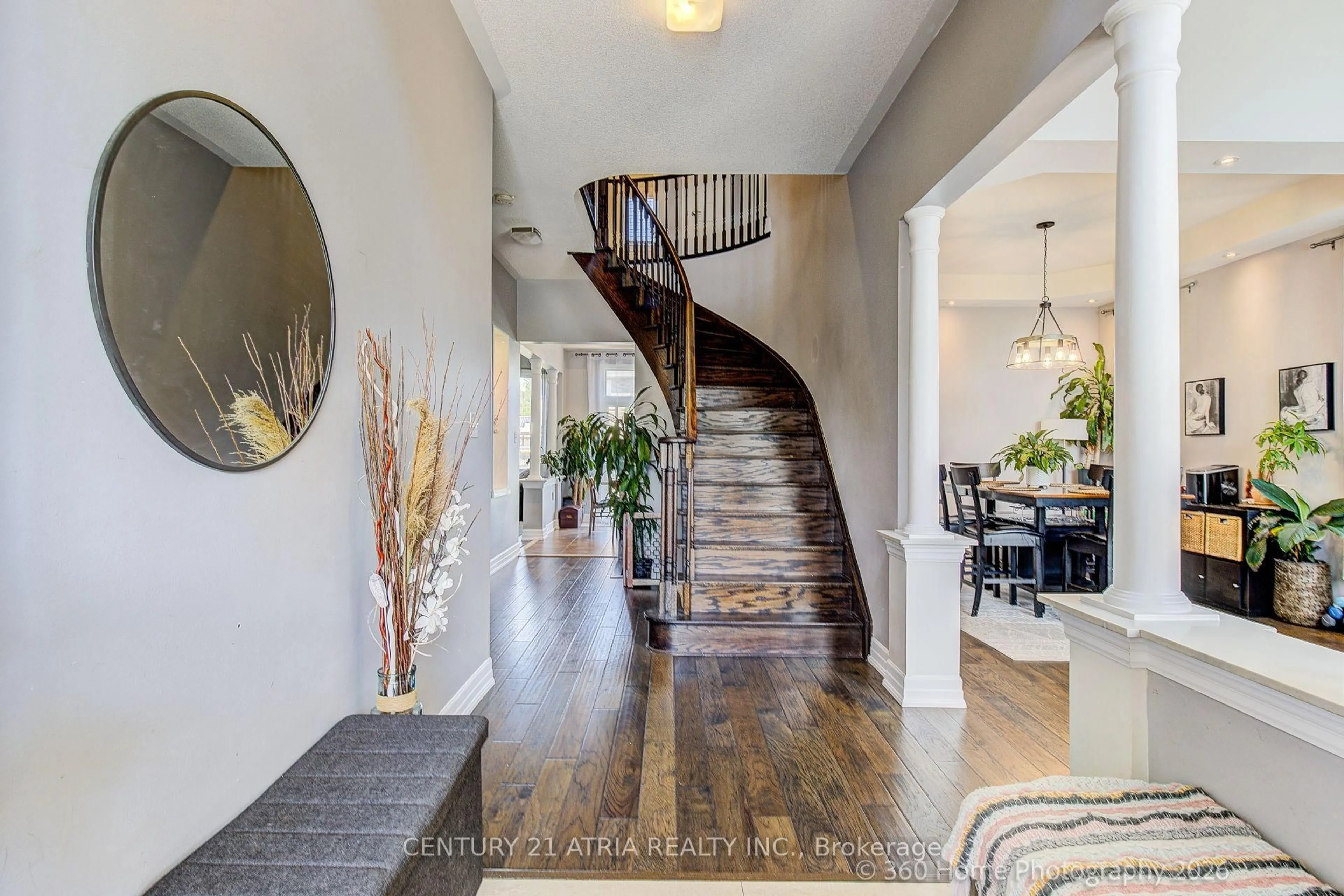 Indoor entryway for 1386 Sheldon St, Innisfil Ontario L9S 4B7