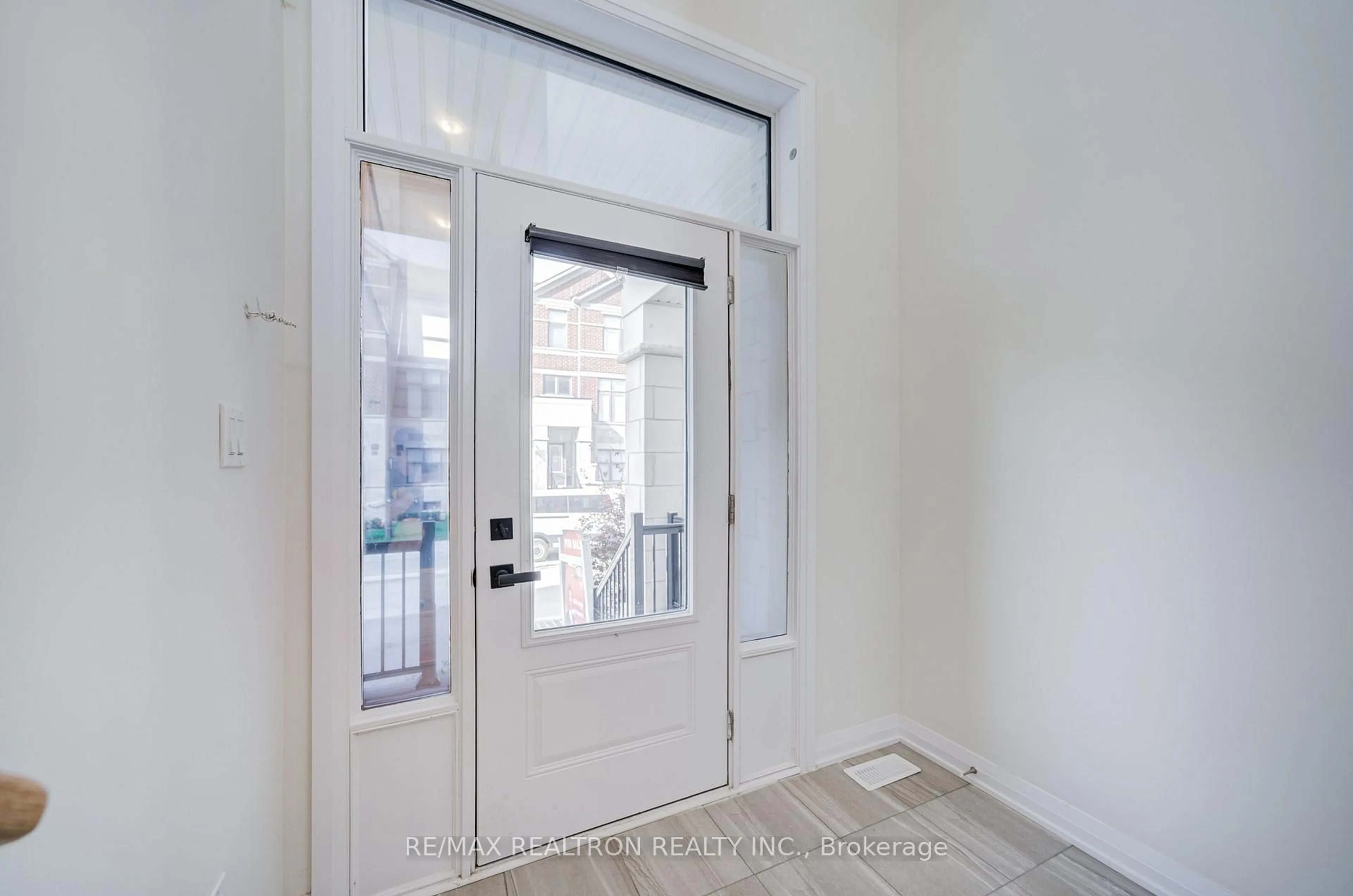 Indoor entryway for 31 Millman Lane, Richmond Hill Ontario L4S 0P8