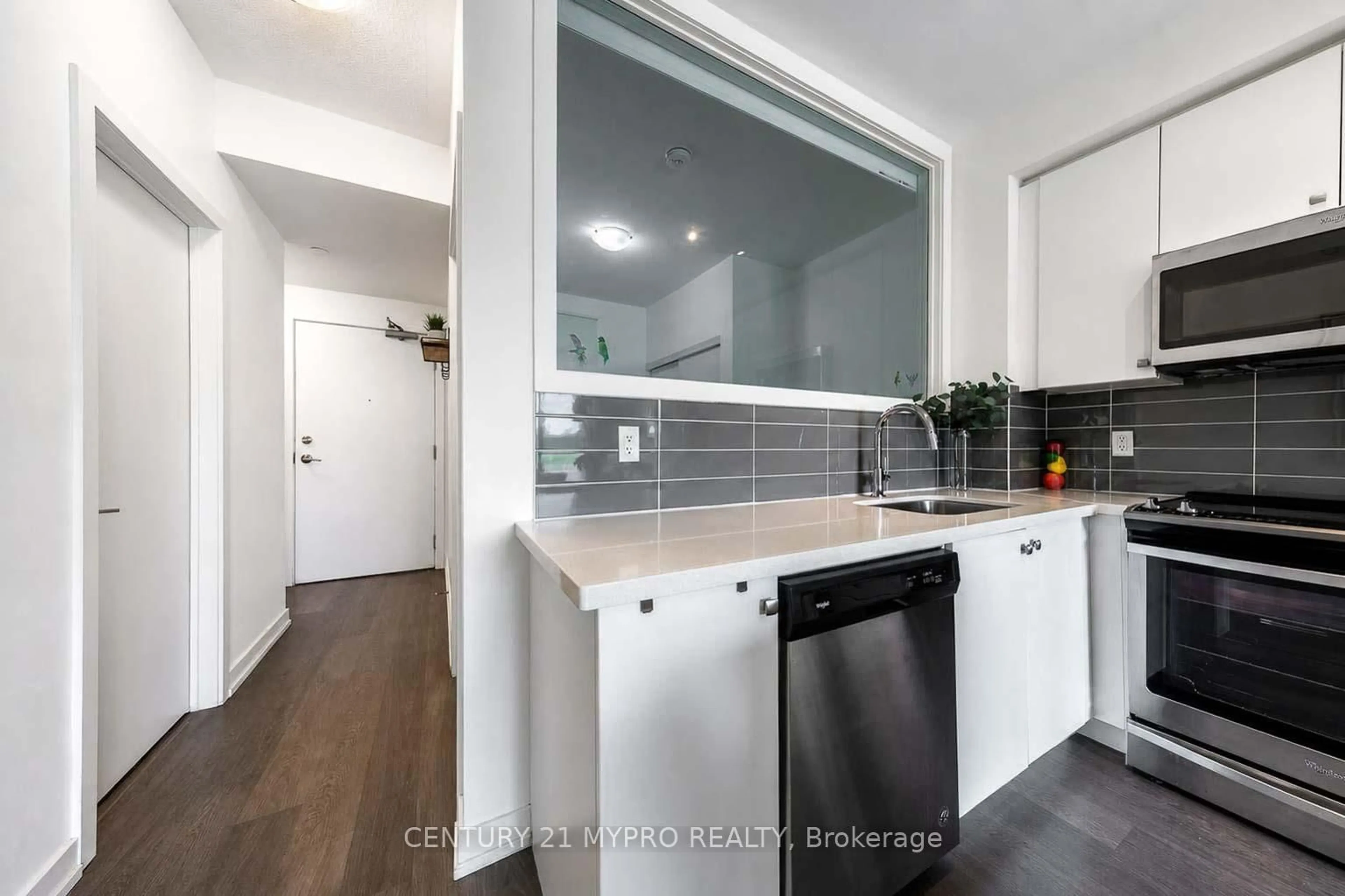 Unknown for 555 William Graham Dr #320, Aurora Ontario L4G 3H9