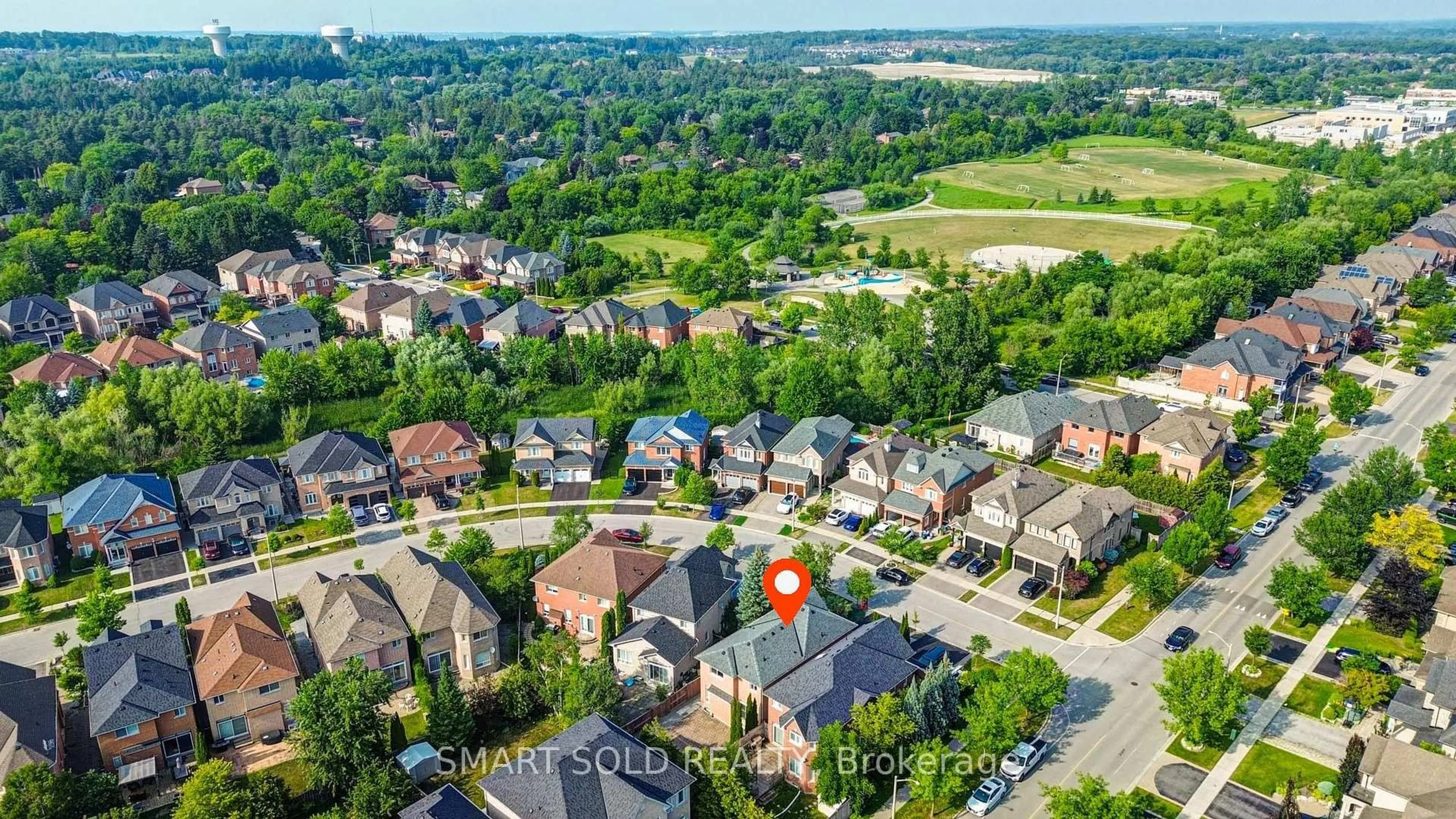 A pic from outside/outdoor area/front of a property/back of a property/a pic from drone, street for 9 Pegasus Dr, Richmond Hill Ontario L4E 4R2