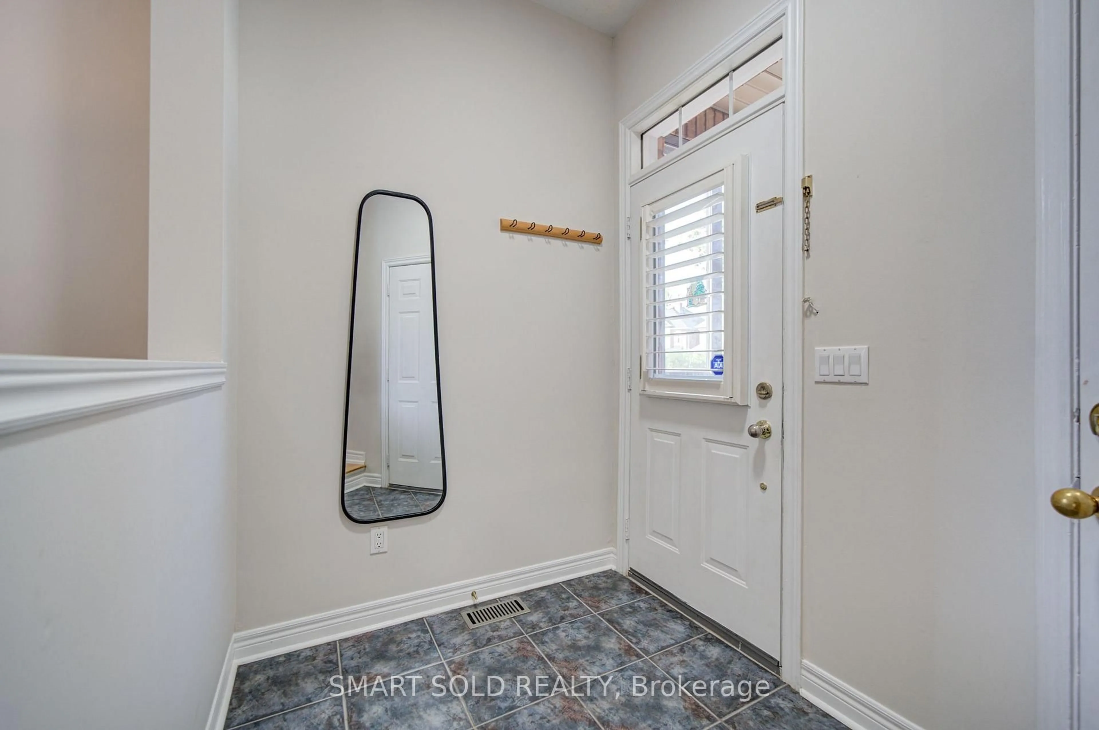 Indoor entryway for 9 Pegasus Dr, Richmond Hill Ontario L4E 4R2