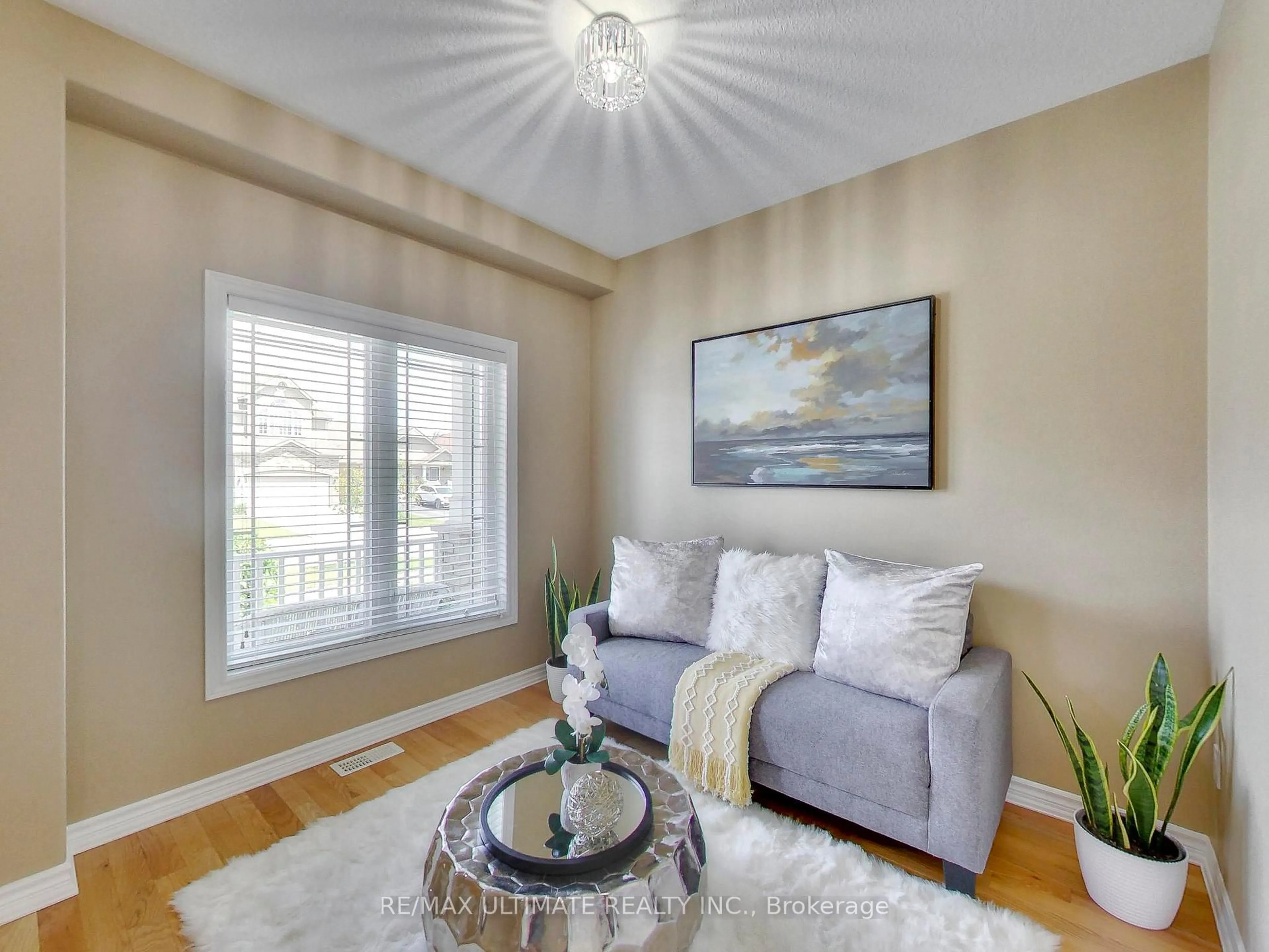 Living room with furniture, unknown for 152 Gray Ave, New Tecumseth Ontario L9R 0G5