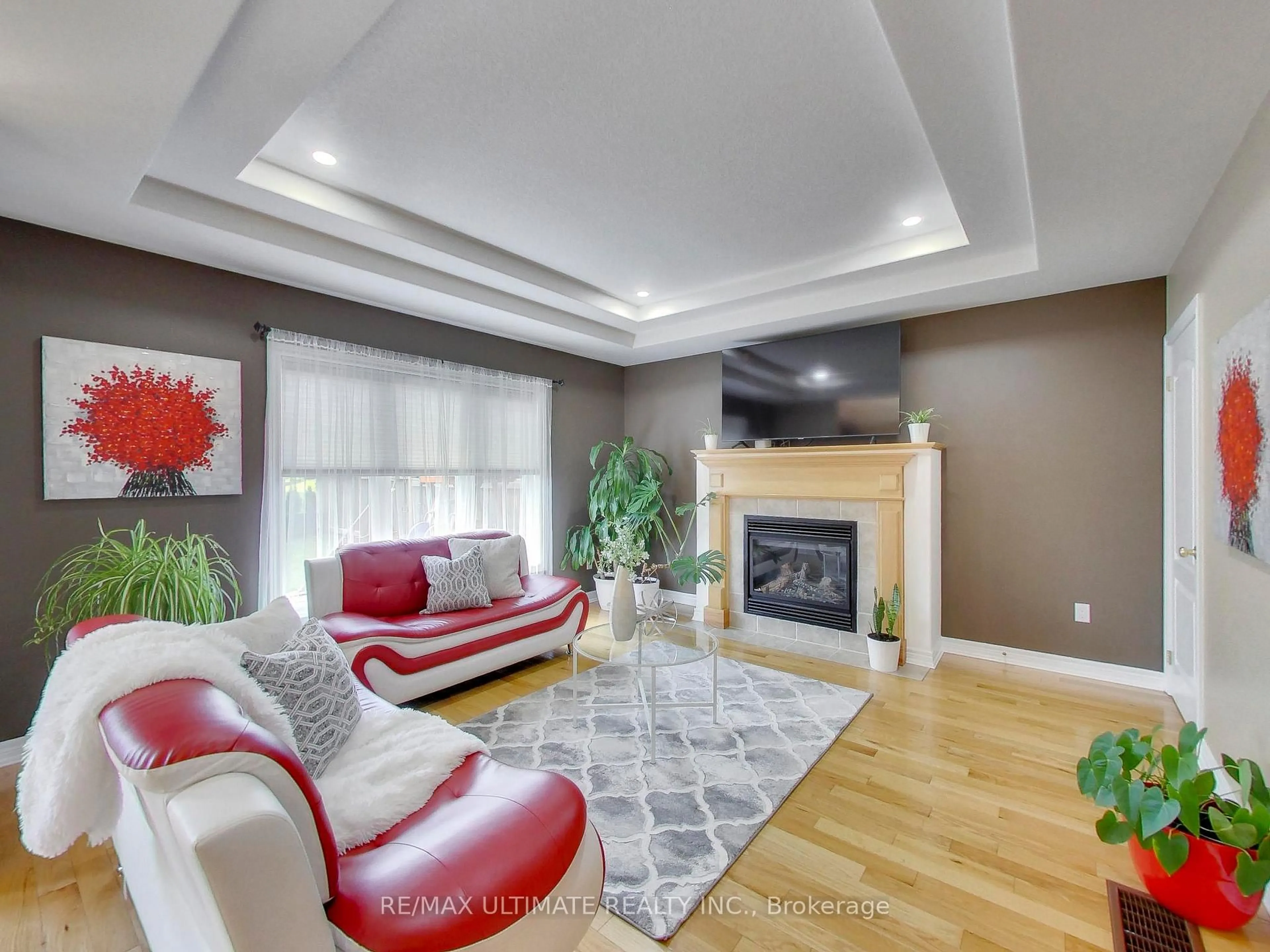 Living room with furniture, unknown for 152 Gray Ave, New Tecumseth Ontario L9R 0G5