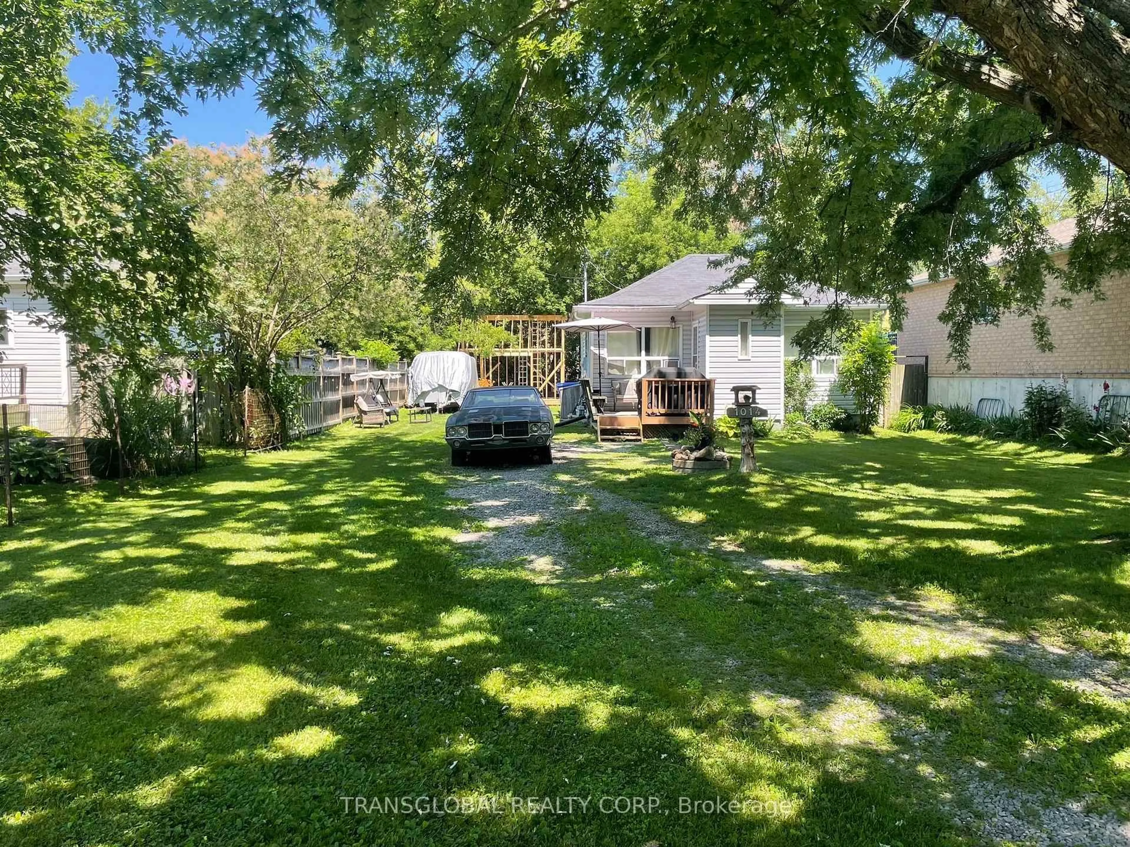 A pic from outside/outdoor area/front of a property/back of a property/a pic from drone, street for 1014 Barton Ave, Georgina Ontario L4P 3E9
