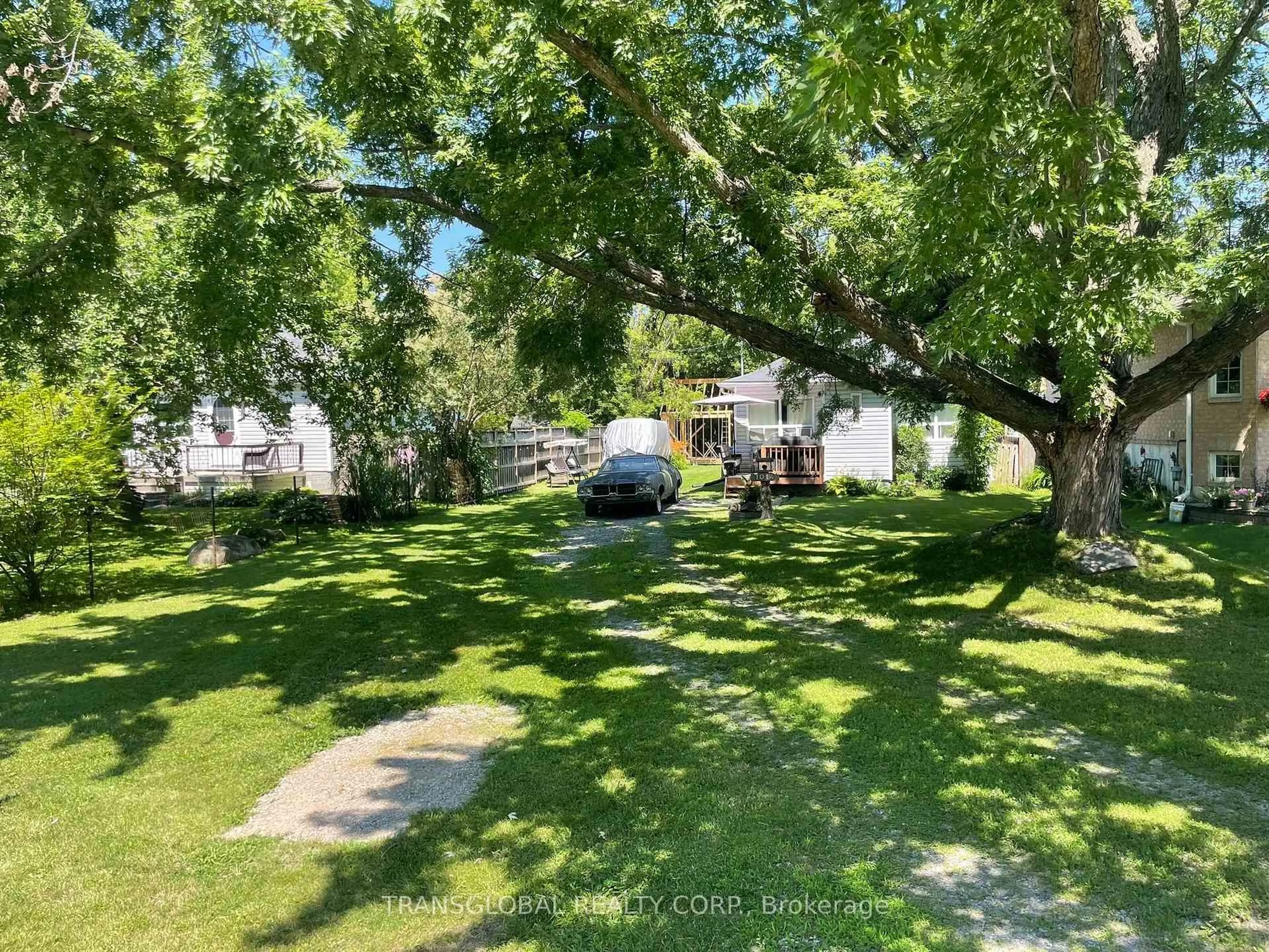 A pic from outside/outdoor area/front of a property/back of a property/a pic from drone, street for 1014 Barton Ave, Georgina Ontario L4P 3E9