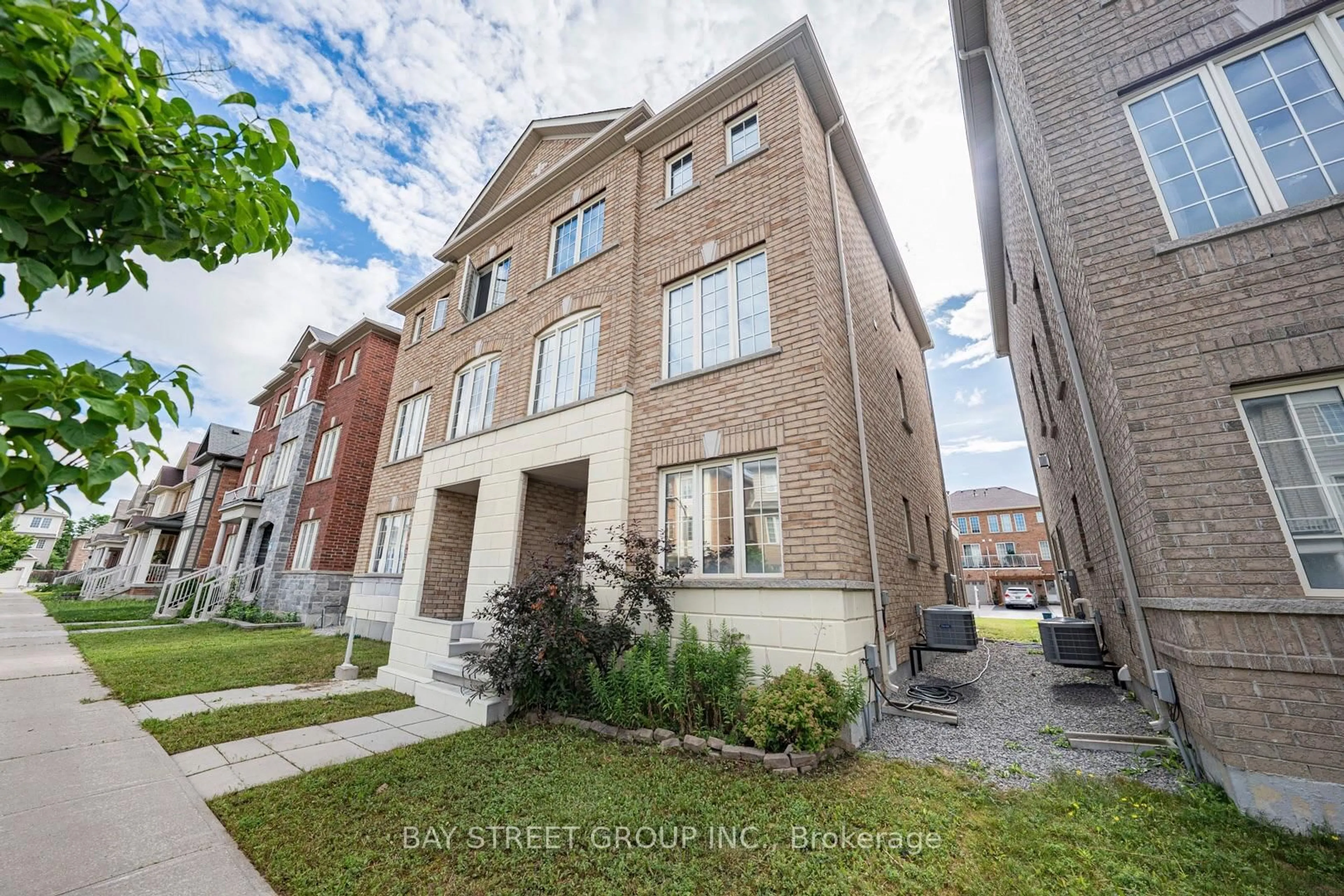 Home with brick exterior material, street for 13 Highbury Crt, Markham Ontario L6B 1J7