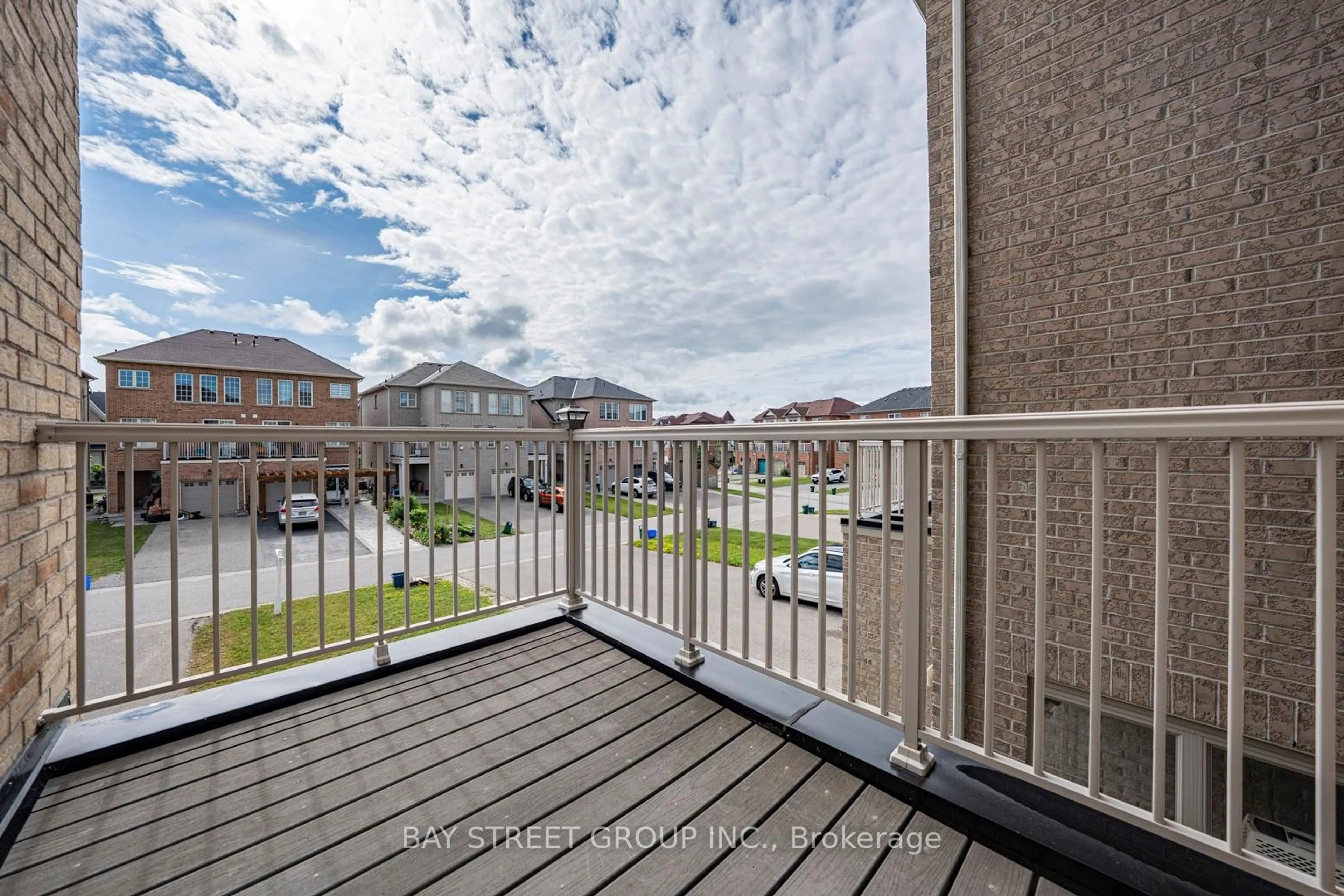 Balcony in the apartment, water/lake/river/ocean view for 13 Highbury Crt, Markham Ontario L6B 1J7