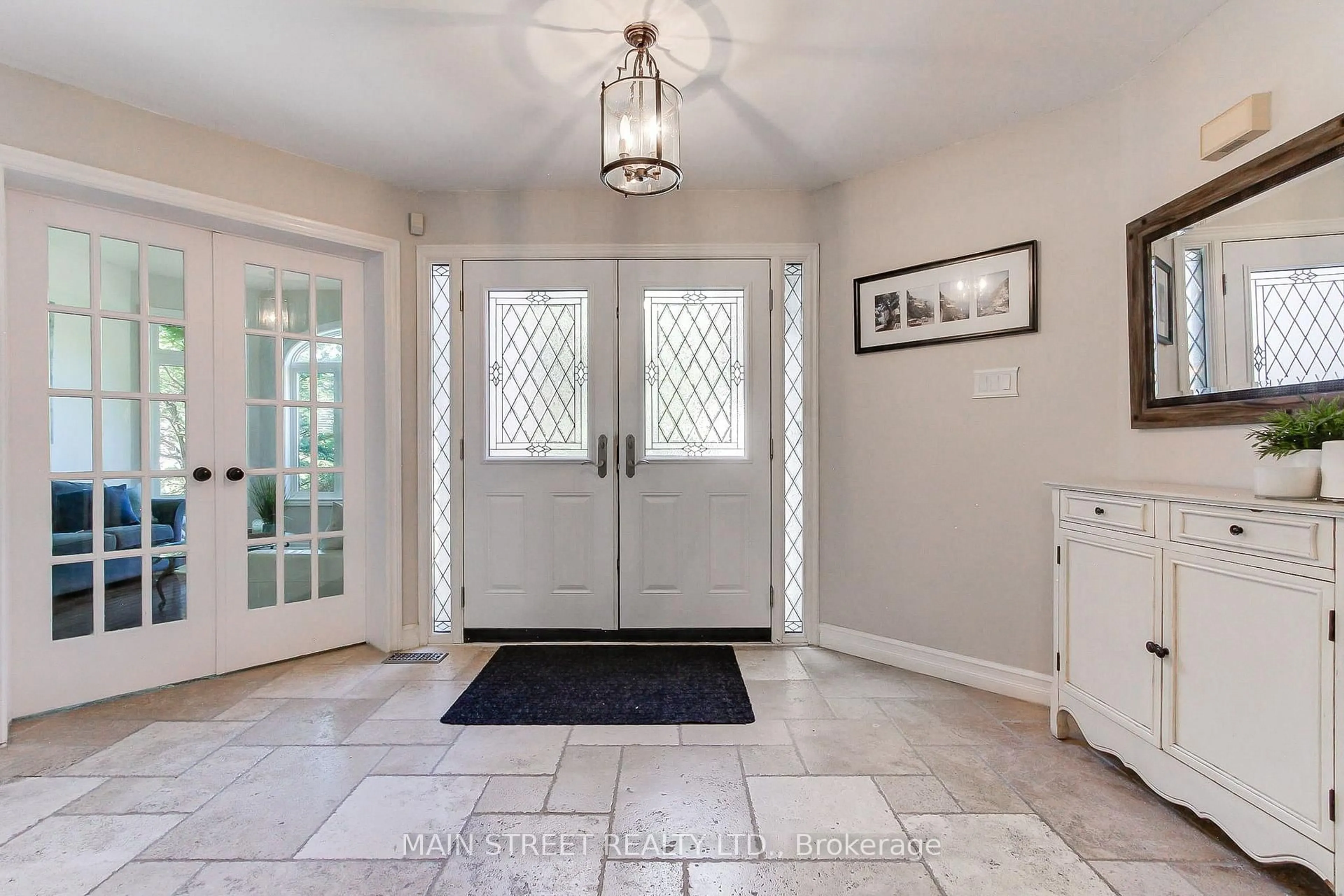 Indoor entryway for 14 Mcgee Cres, Aurora Ontario L4G 6L8