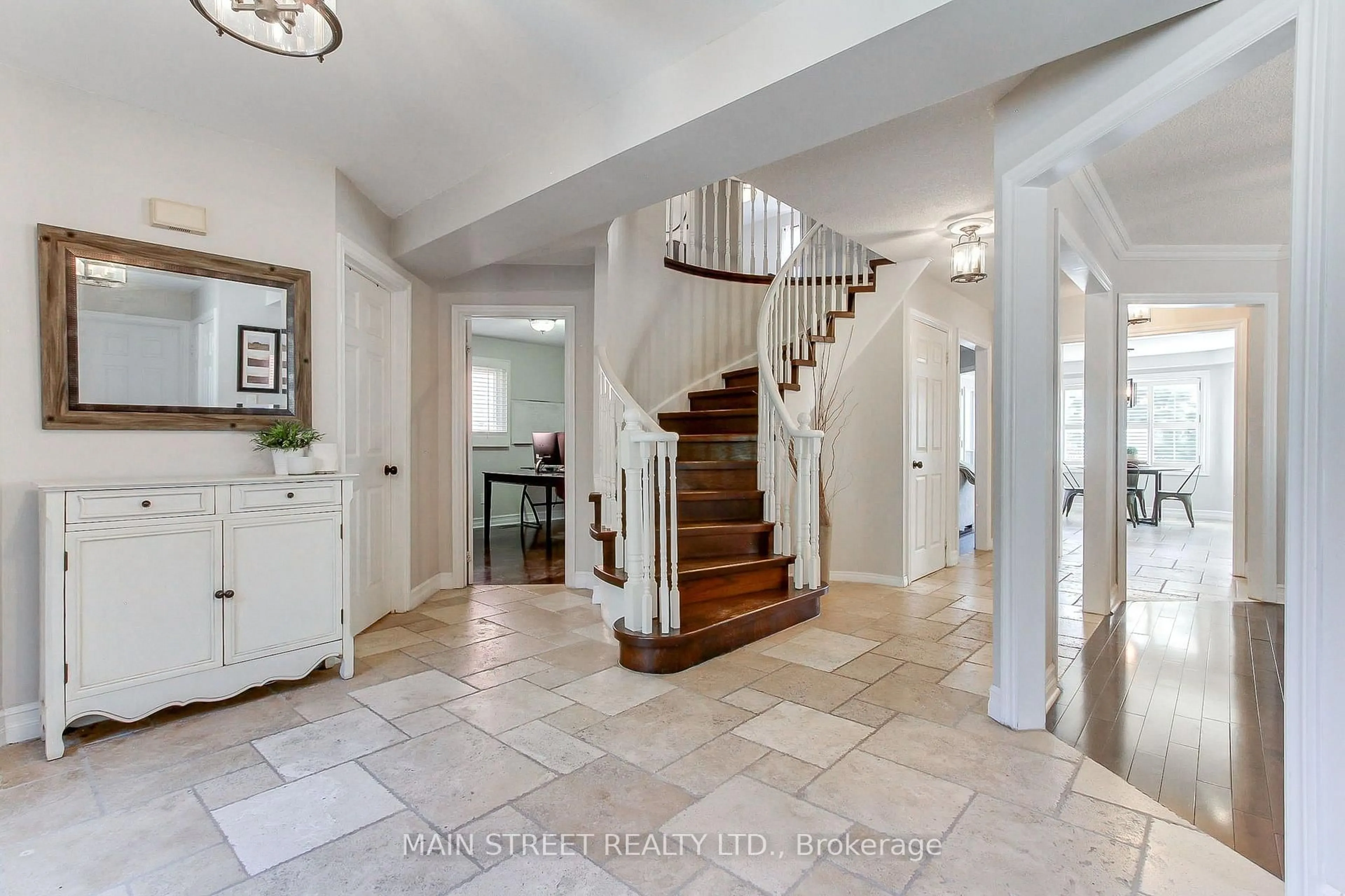 Indoor entryway for 14 Mcgee Cres, Aurora Ontario L4G 6L8