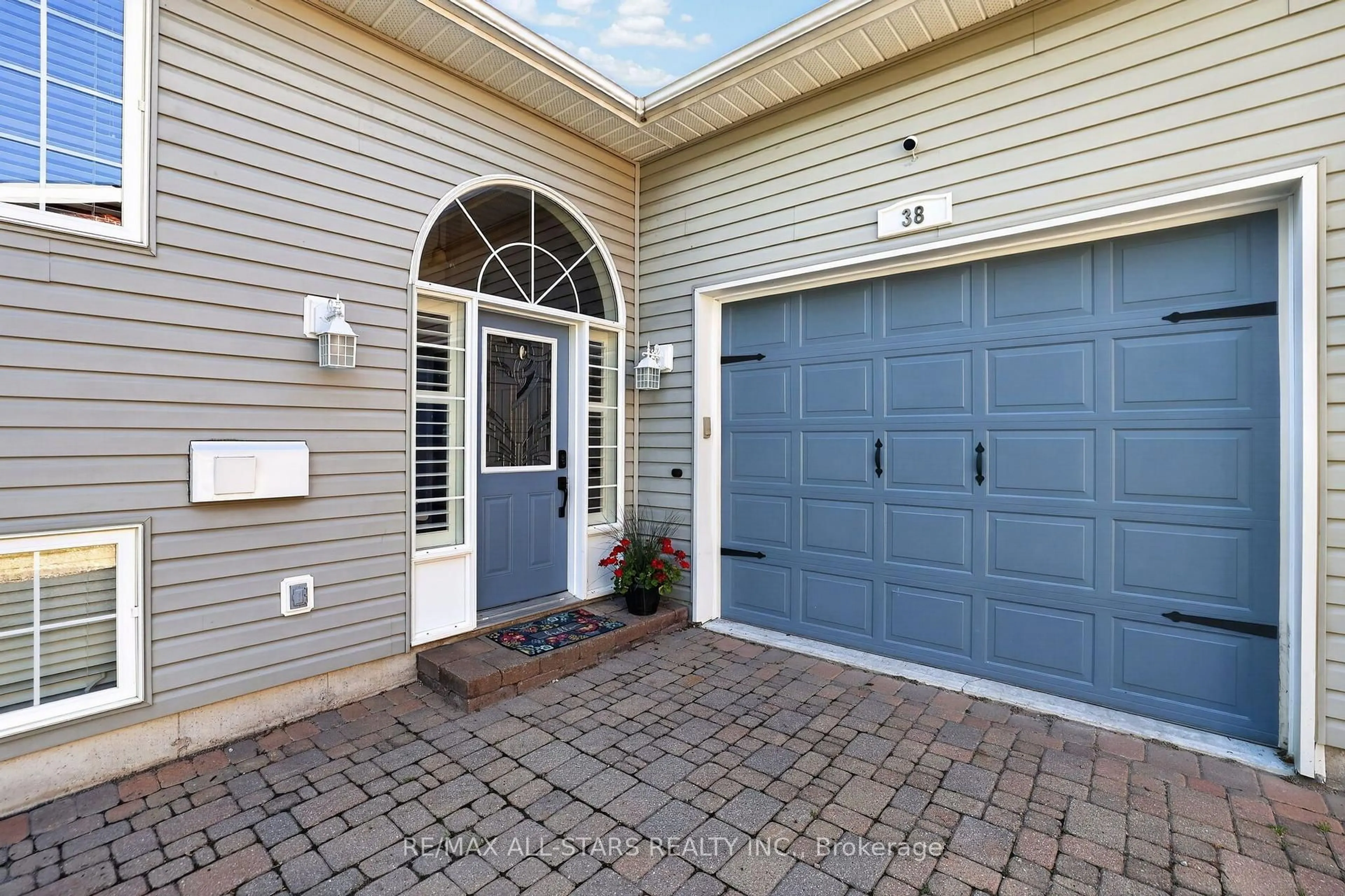 Unknown for 38 Evelyn Ave, Georgina Ontario L4P 3C8