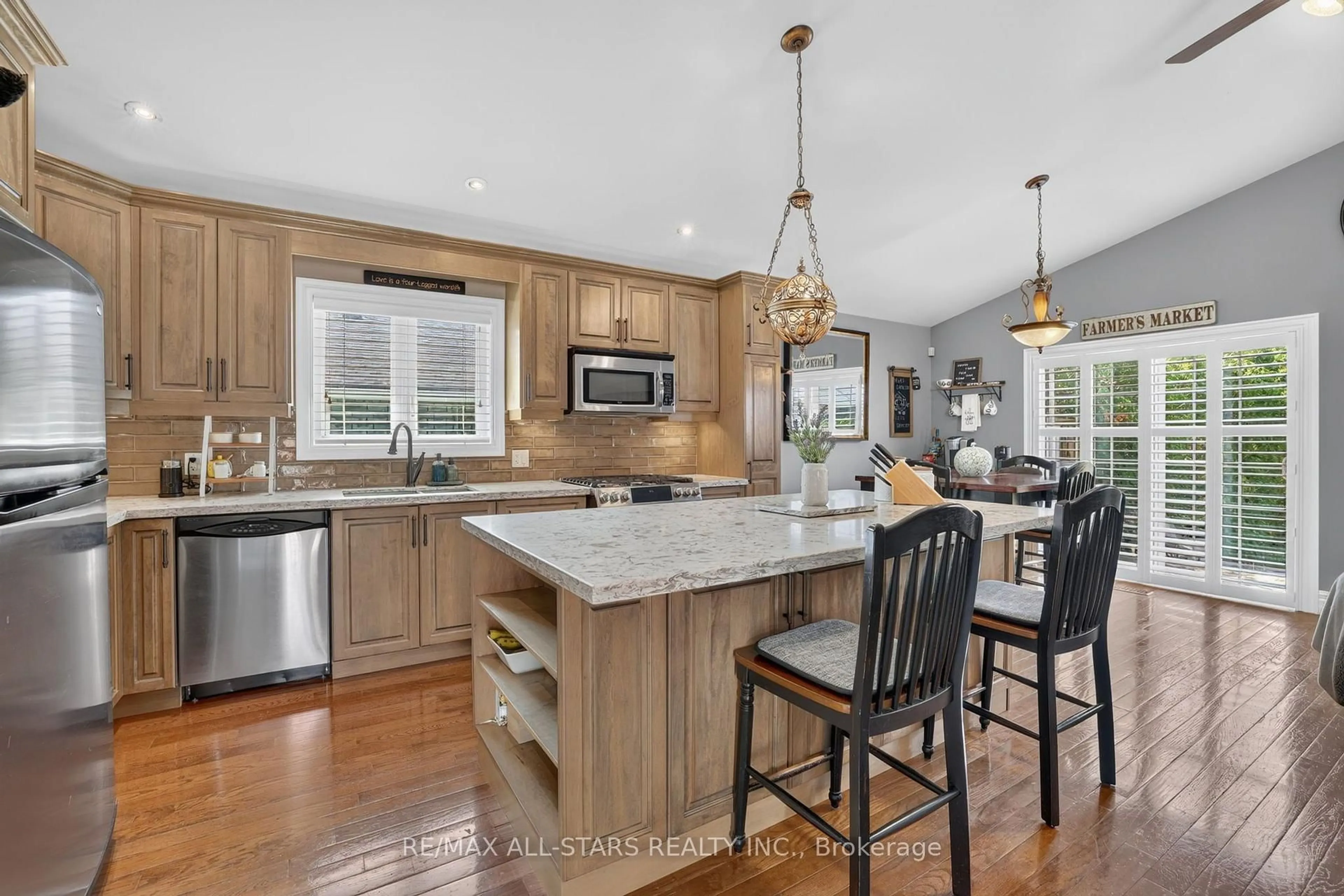 Open concept kitchen, unknown for 38 Evelyn Ave, Georgina Ontario L4P 3C8