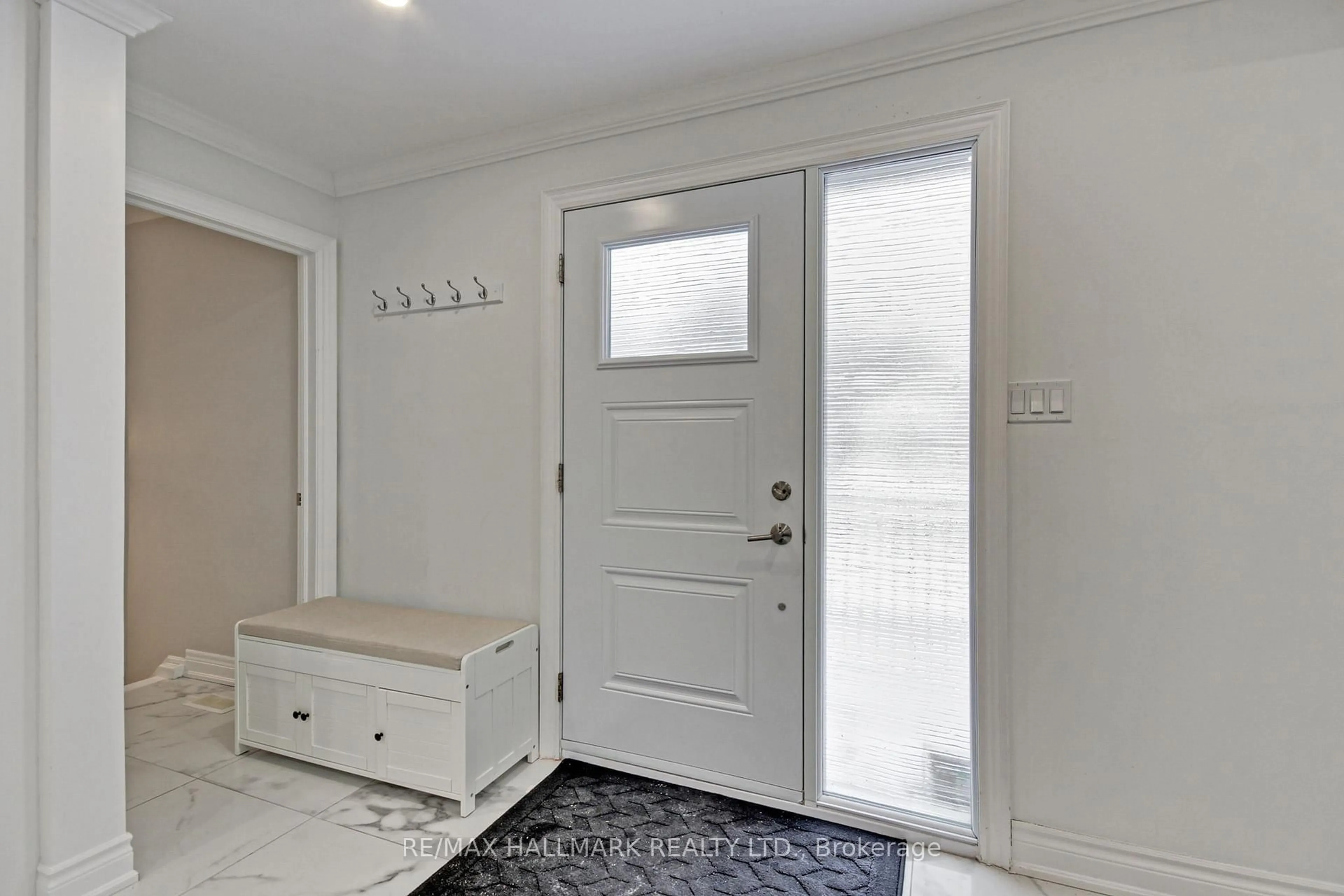 Indoor entryway for 13 Patrick Dr, Aurora Ontario L4G 2A6
