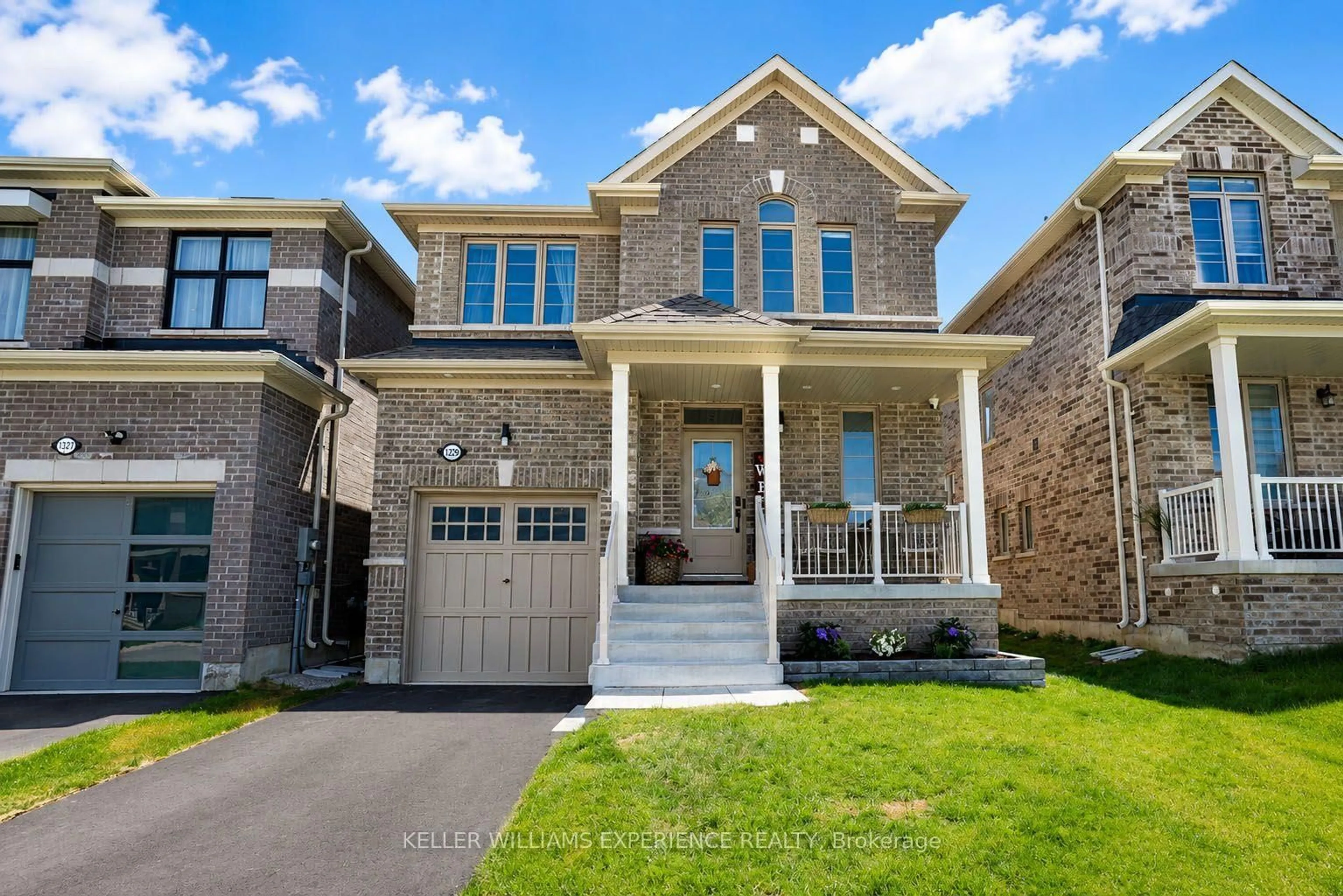 Home with brick exterior material, street for 1329 Davis Loop, Innisfil Ontario L0L 1W0