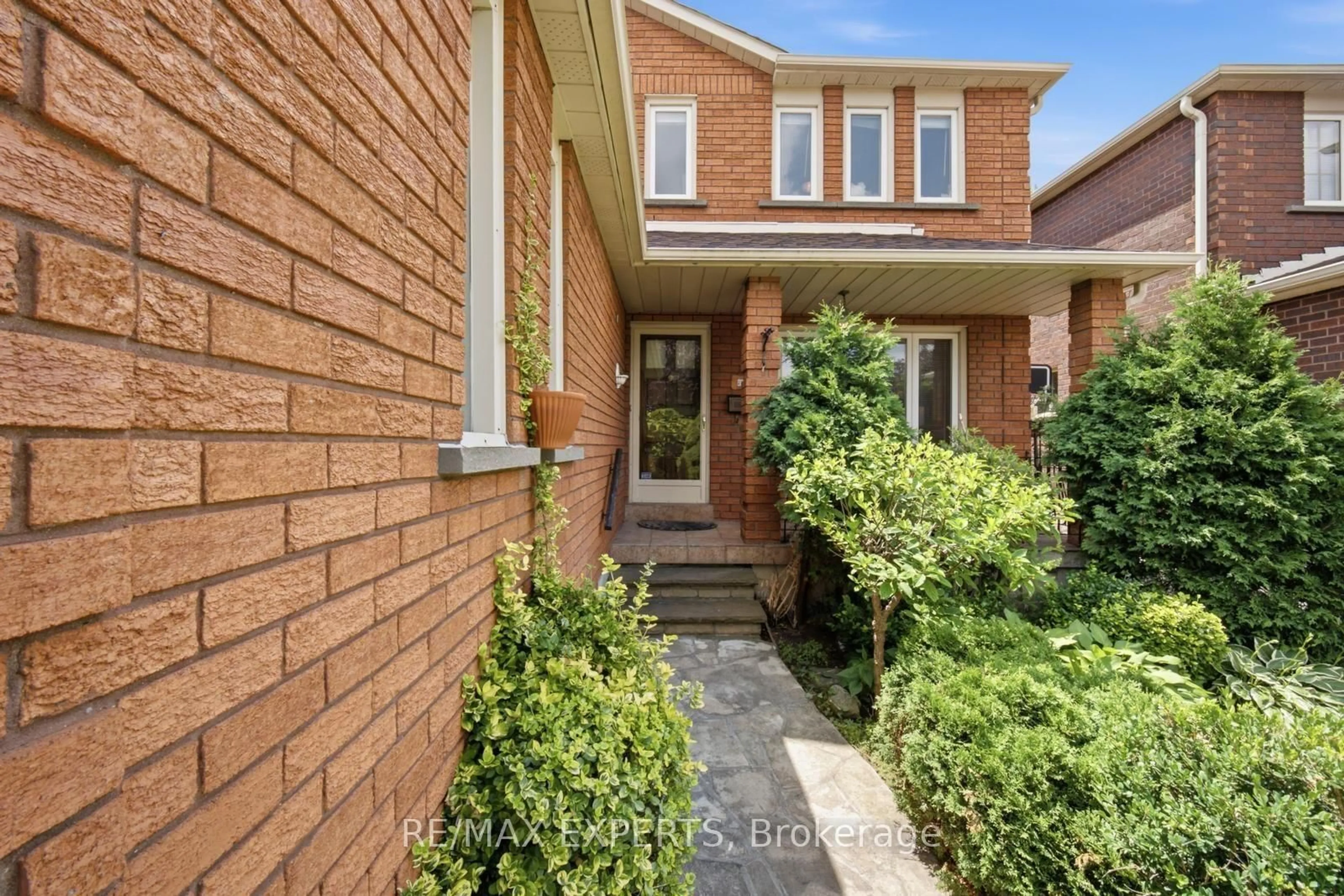 Home with brick exterior material, street for 221 Judith Ave, Vaughan Ontario L4J 7E3