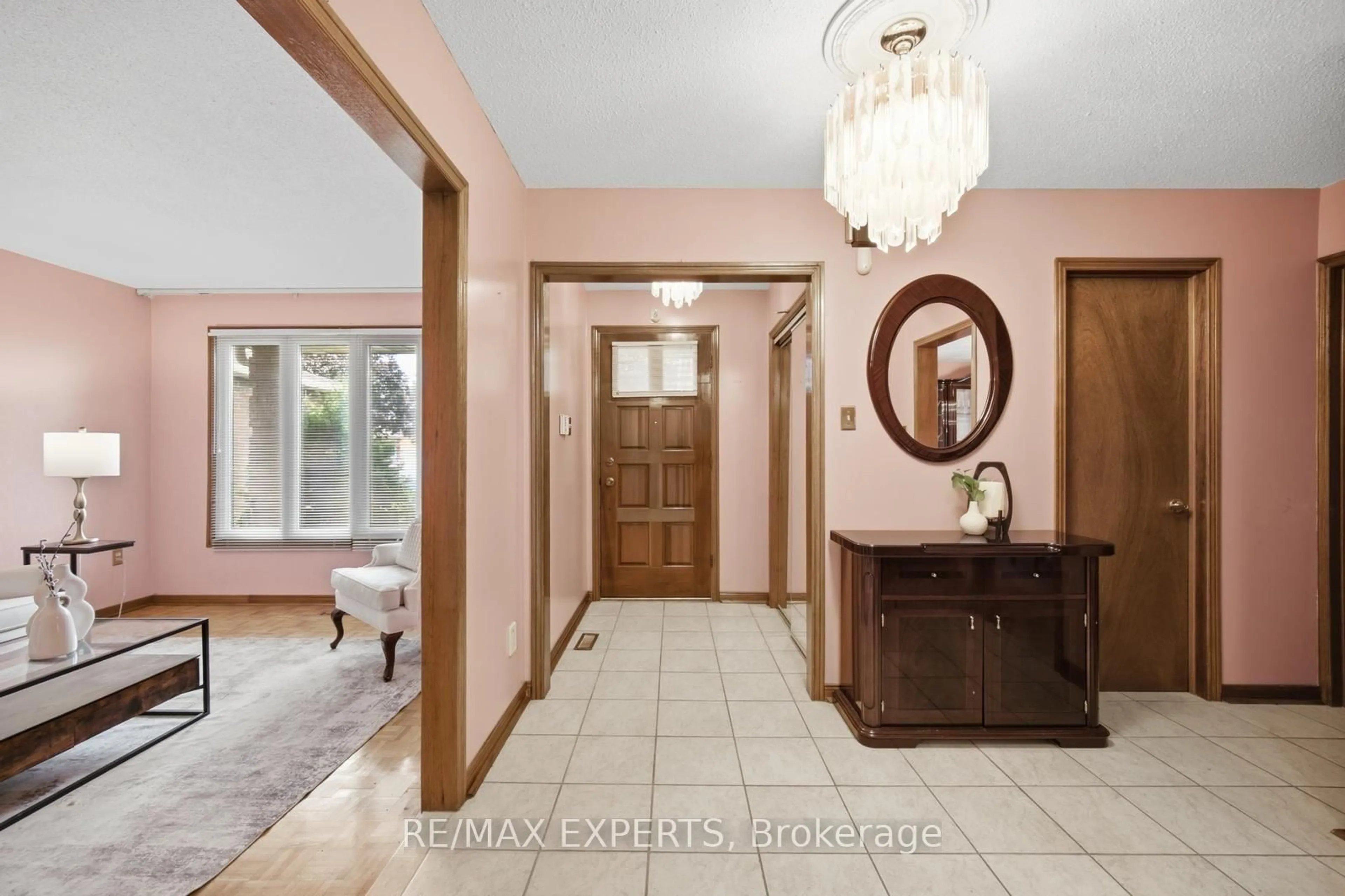 Indoor entryway for 221 Judith Ave, Vaughan Ontario L4J 7E3