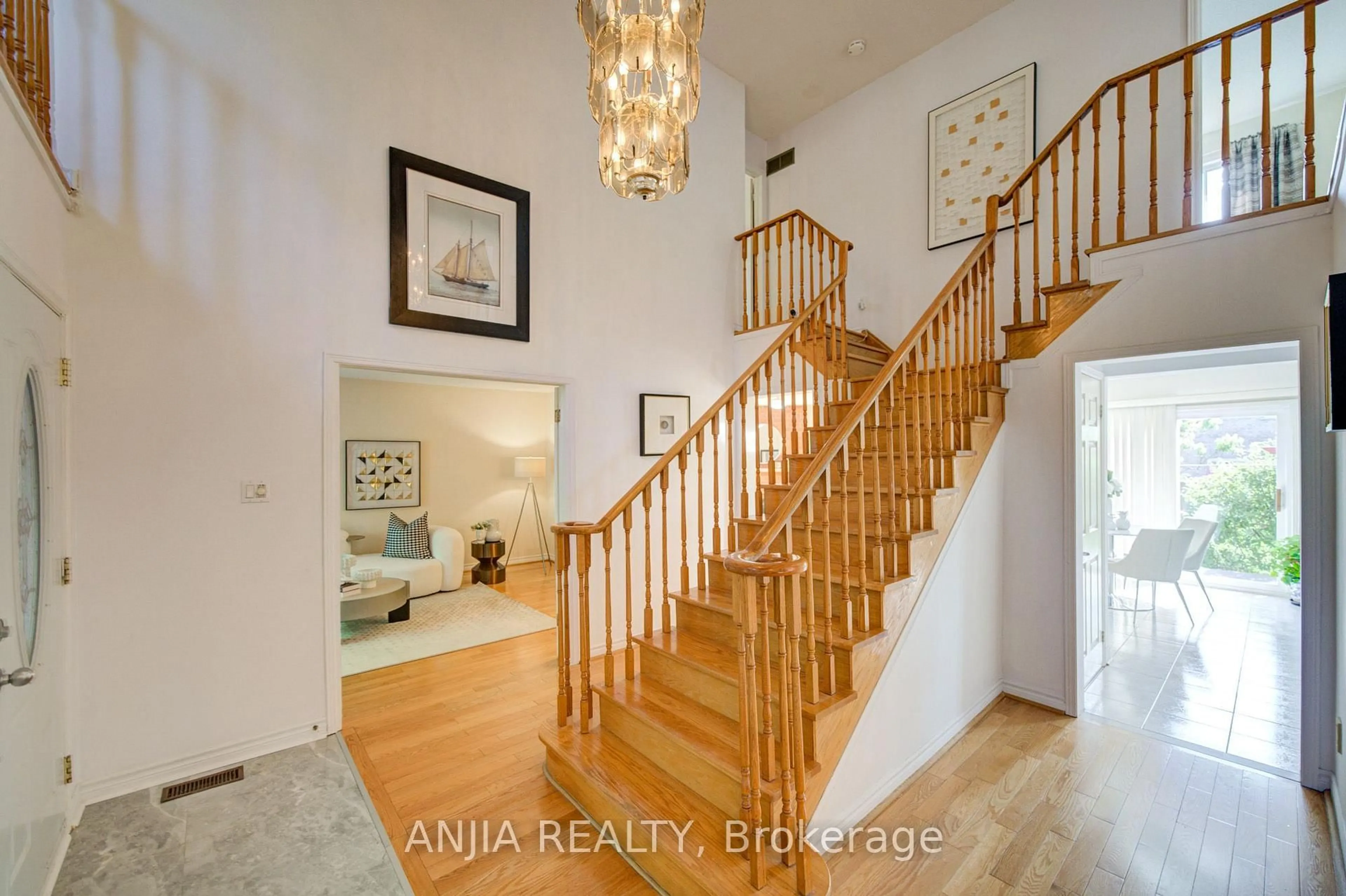 Indoor entryway for 8 Brooklyn Cres, Markham Ontario L3P 7C1