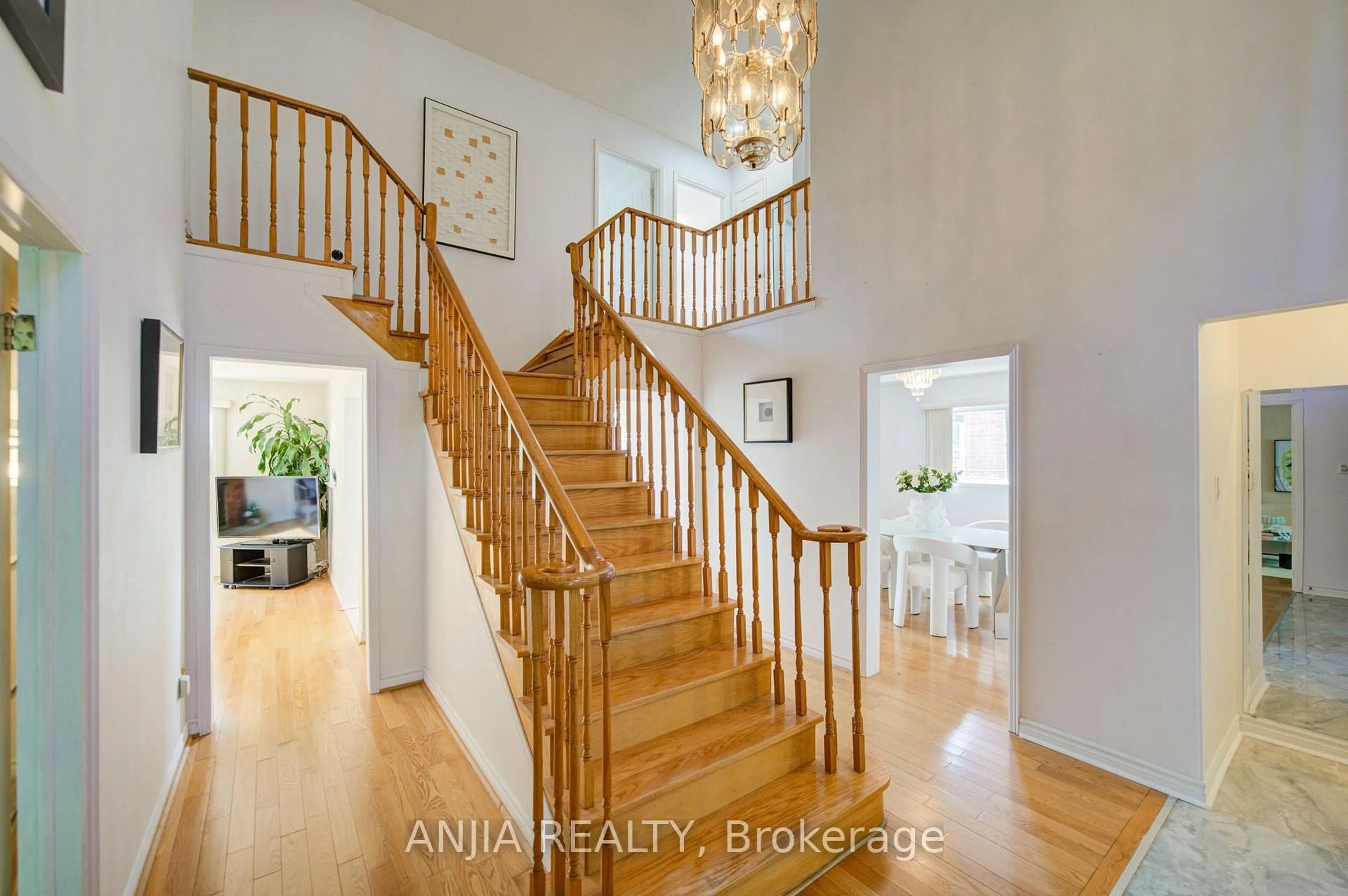 Indoor entryway for 8 Brooklyn Cres, Markham Ontario L3P 7C1