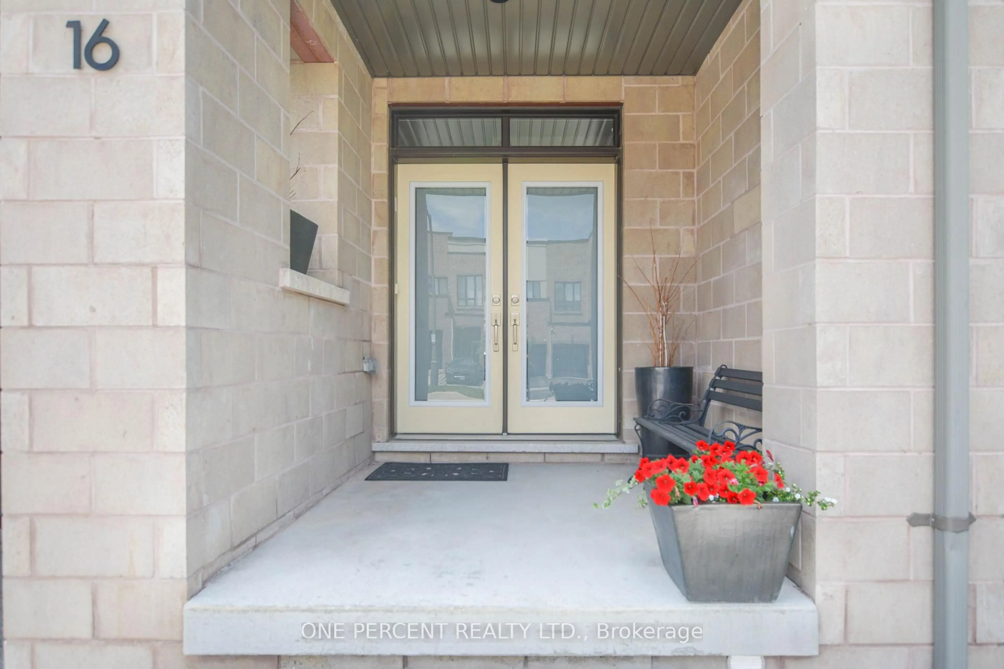 Indoor entryway for 16 Denarius Cres, Richmond Hill Ontario L4E 0Y9