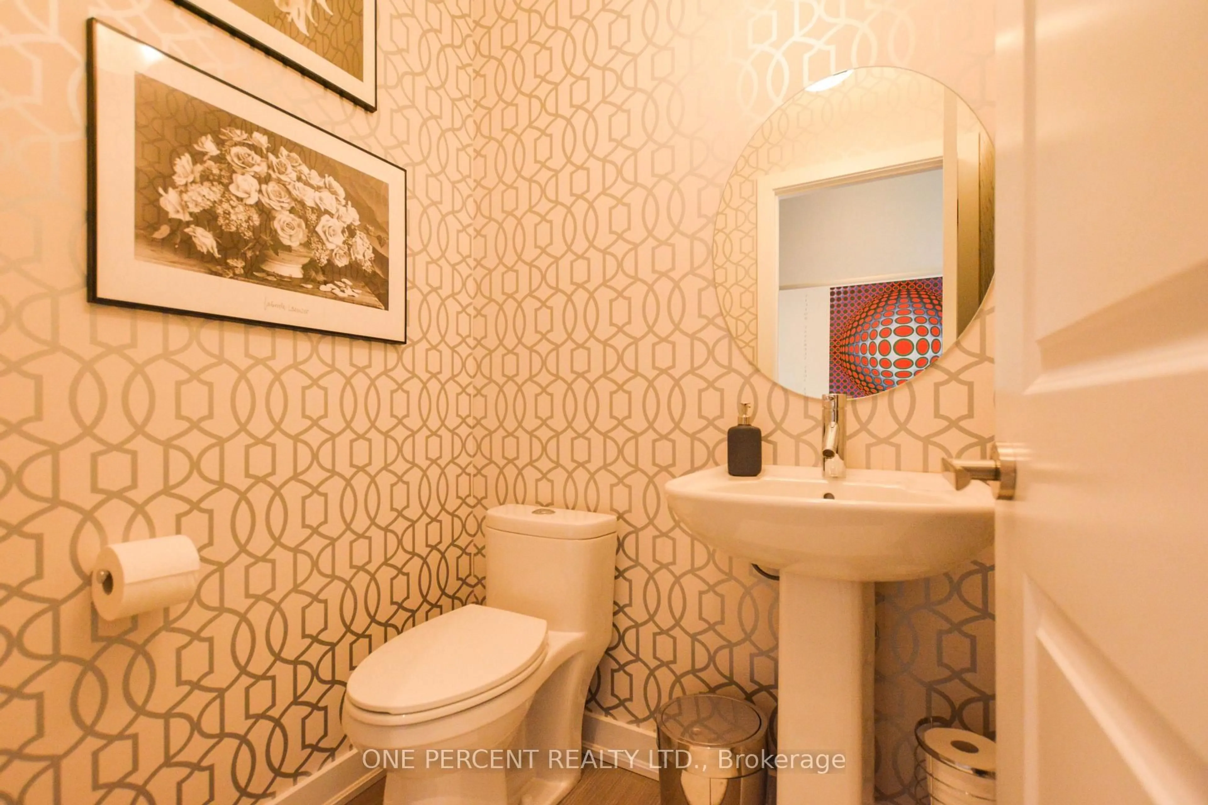 Standard bathroom, ceramic/tile floor for 16 Denarius Cres, Richmond Hill Ontario L4E 0Y9