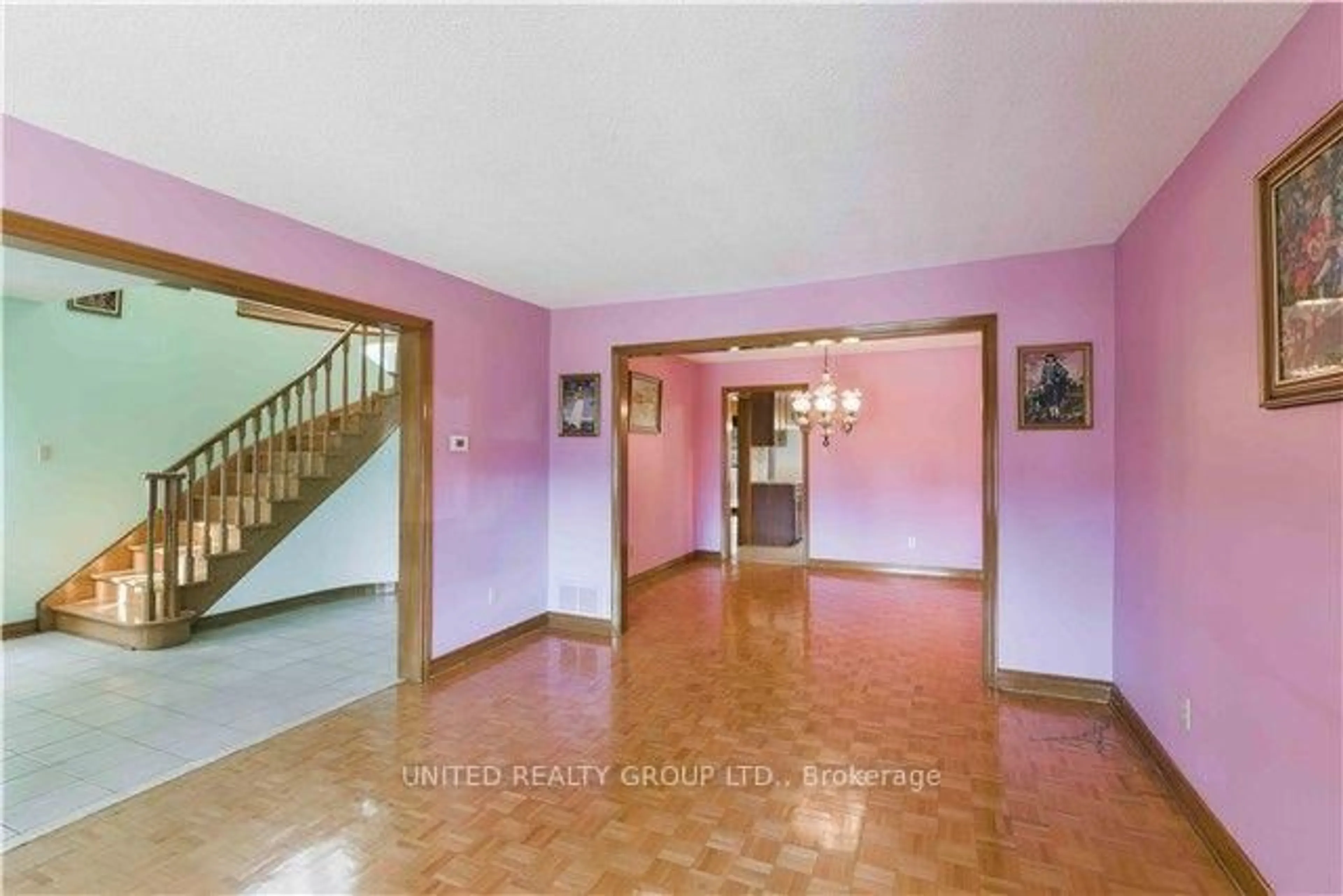 Indoor foyer for 91 Governor Cres, Vaughan Ontario L4L 5G5