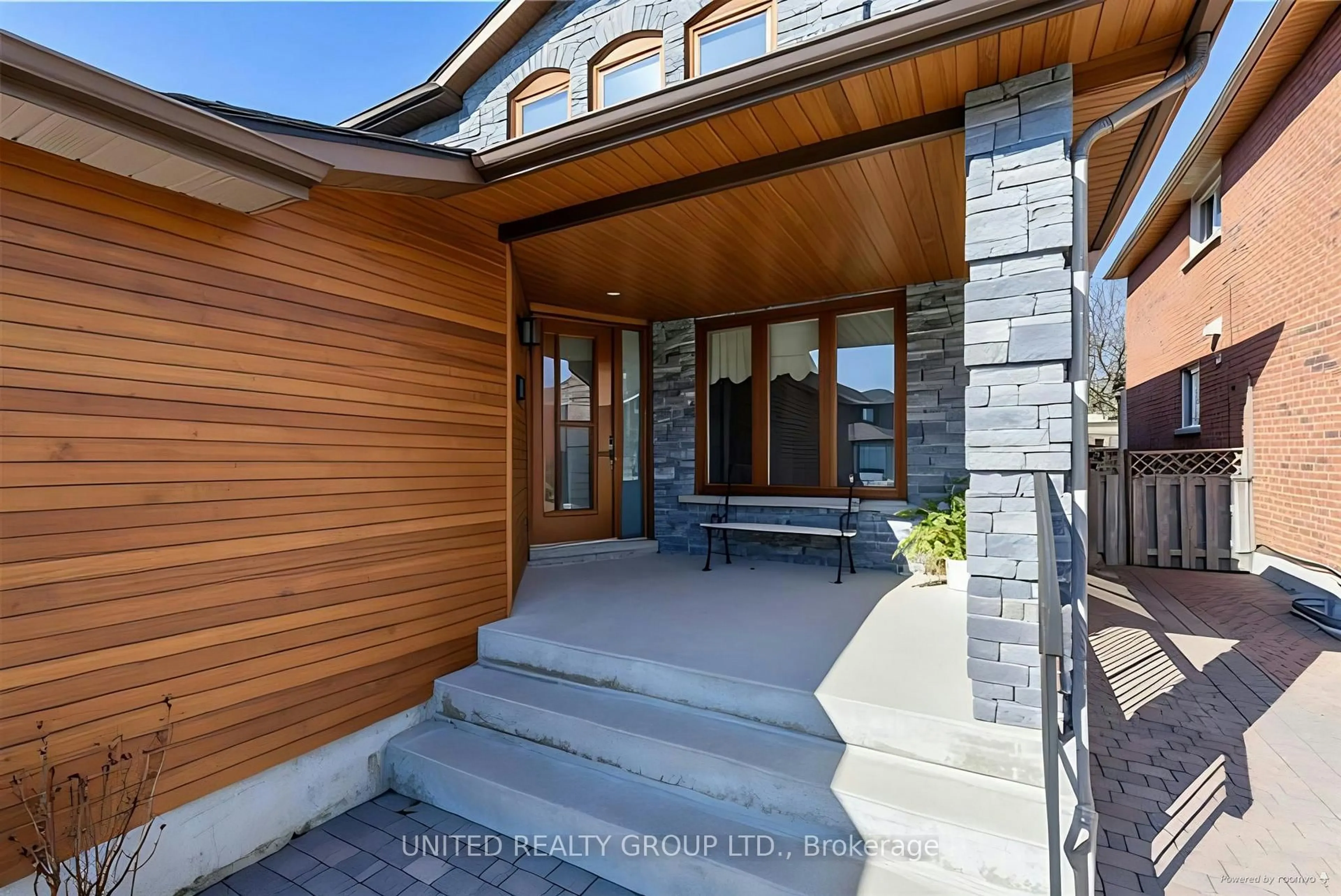 Indoor entryway for 91 Governor Cres, Vaughan Ontario L4L 5G5