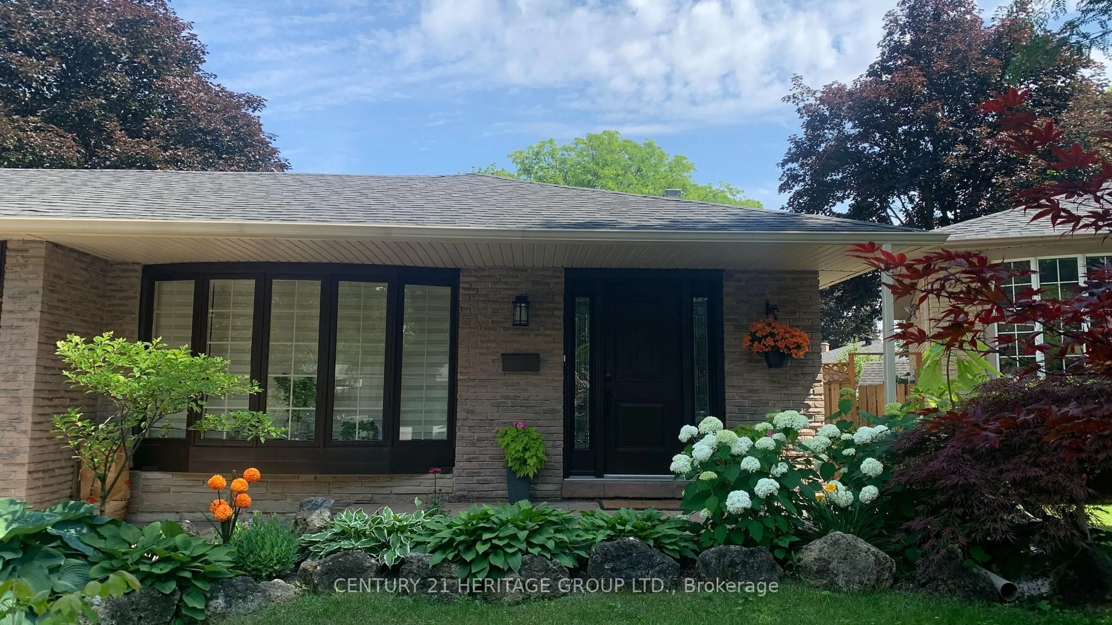 Home with brick exterior material, street for 135 Golf Club Crt, Richmond Hill Ontario L4C 5E1